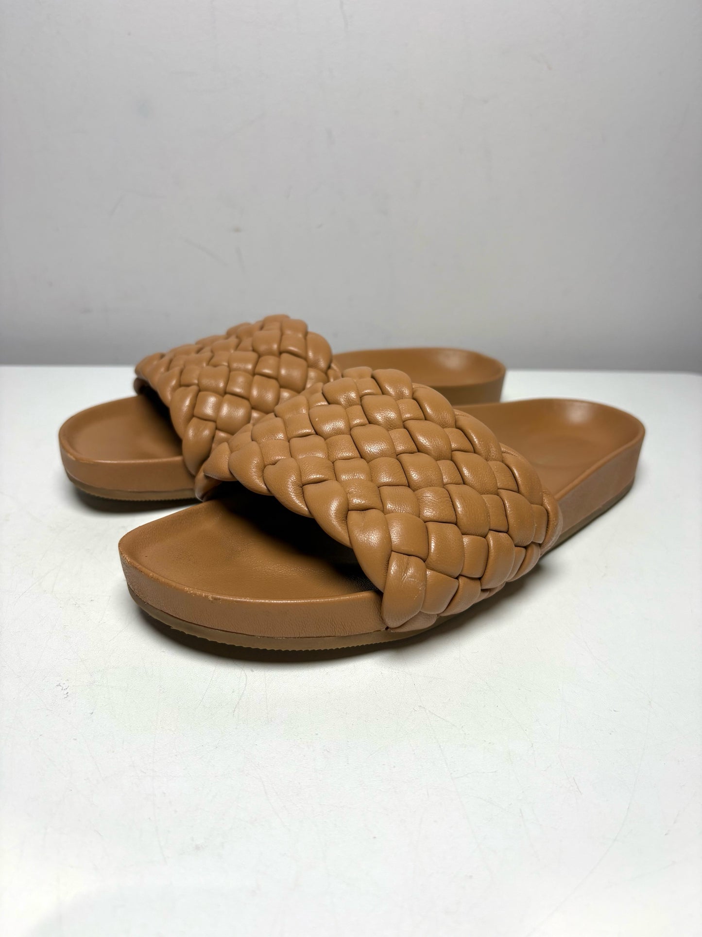 Women Shoe Size 38 (Est) Loeffler Randall Sonnie Tan/Camel Leather Pre-Owned Woven Lambskin Slides