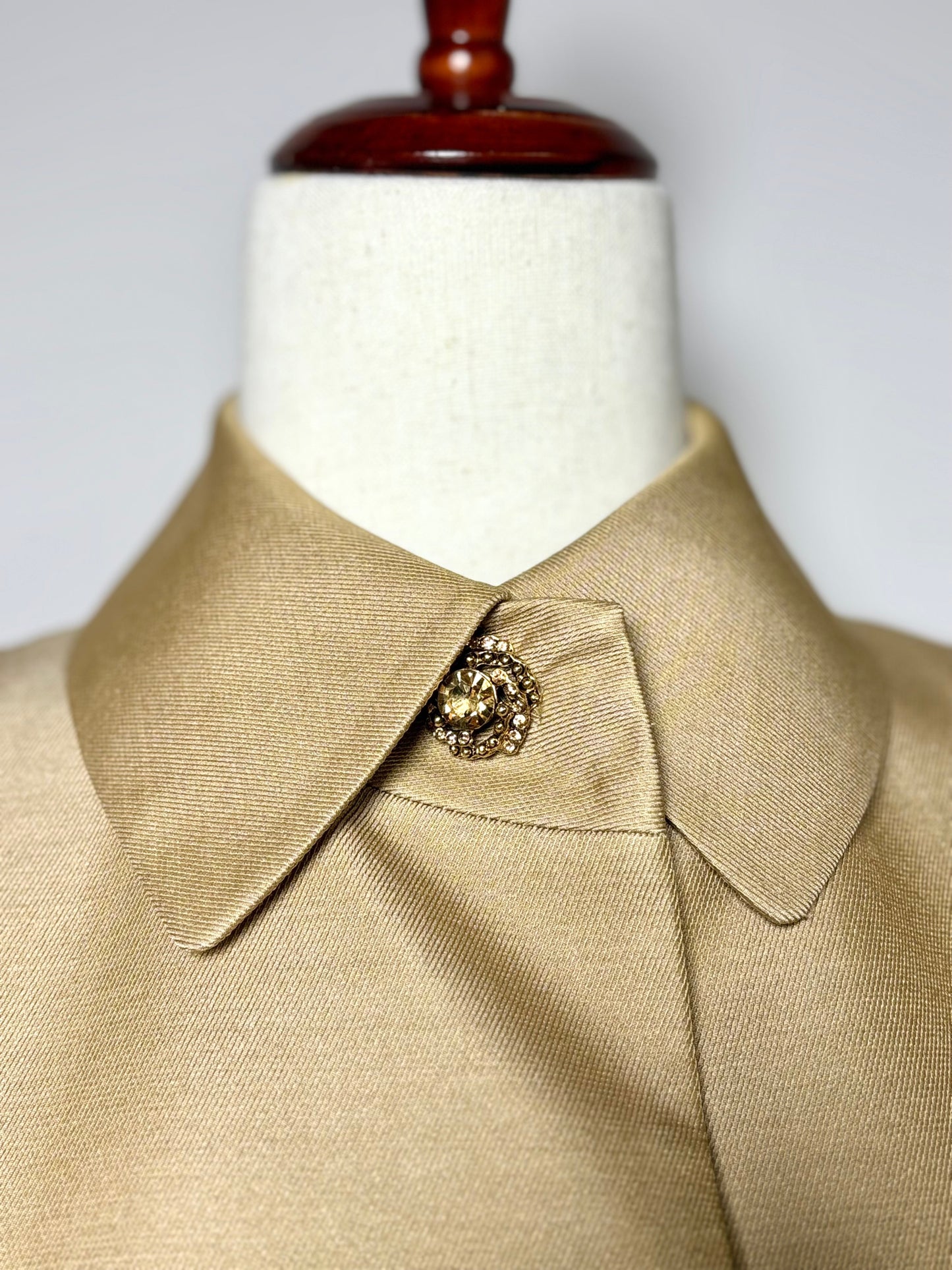 Women Size 4 Dana Buchman Gold Silk, Wool Blend Blazer