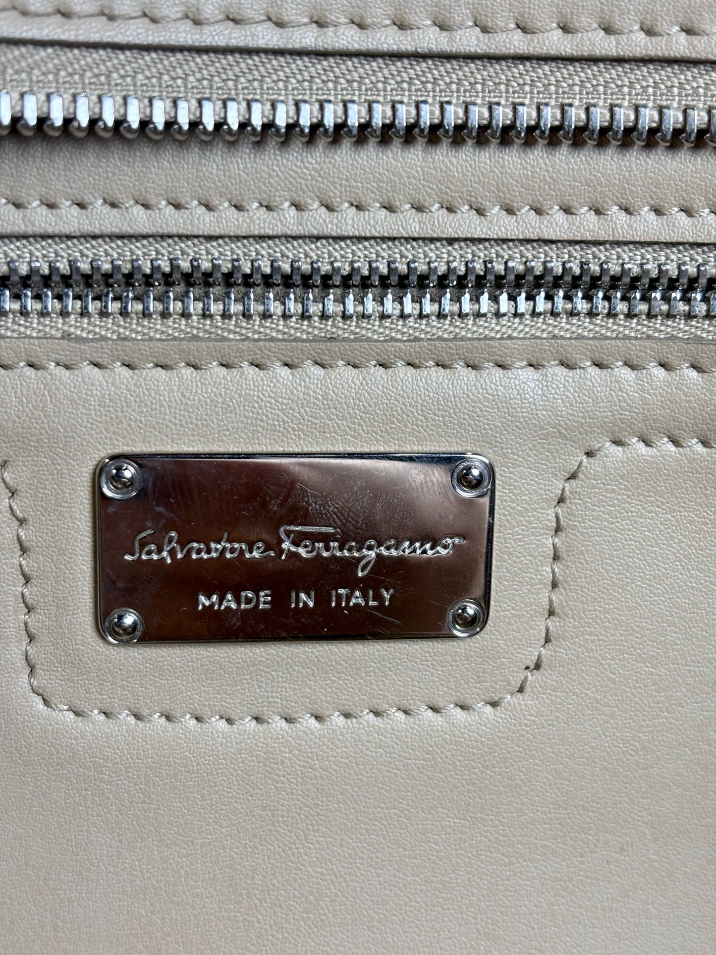 Women's Salvatore Ferragamo Solid Leather Pre-owned Beige Print Large Purse