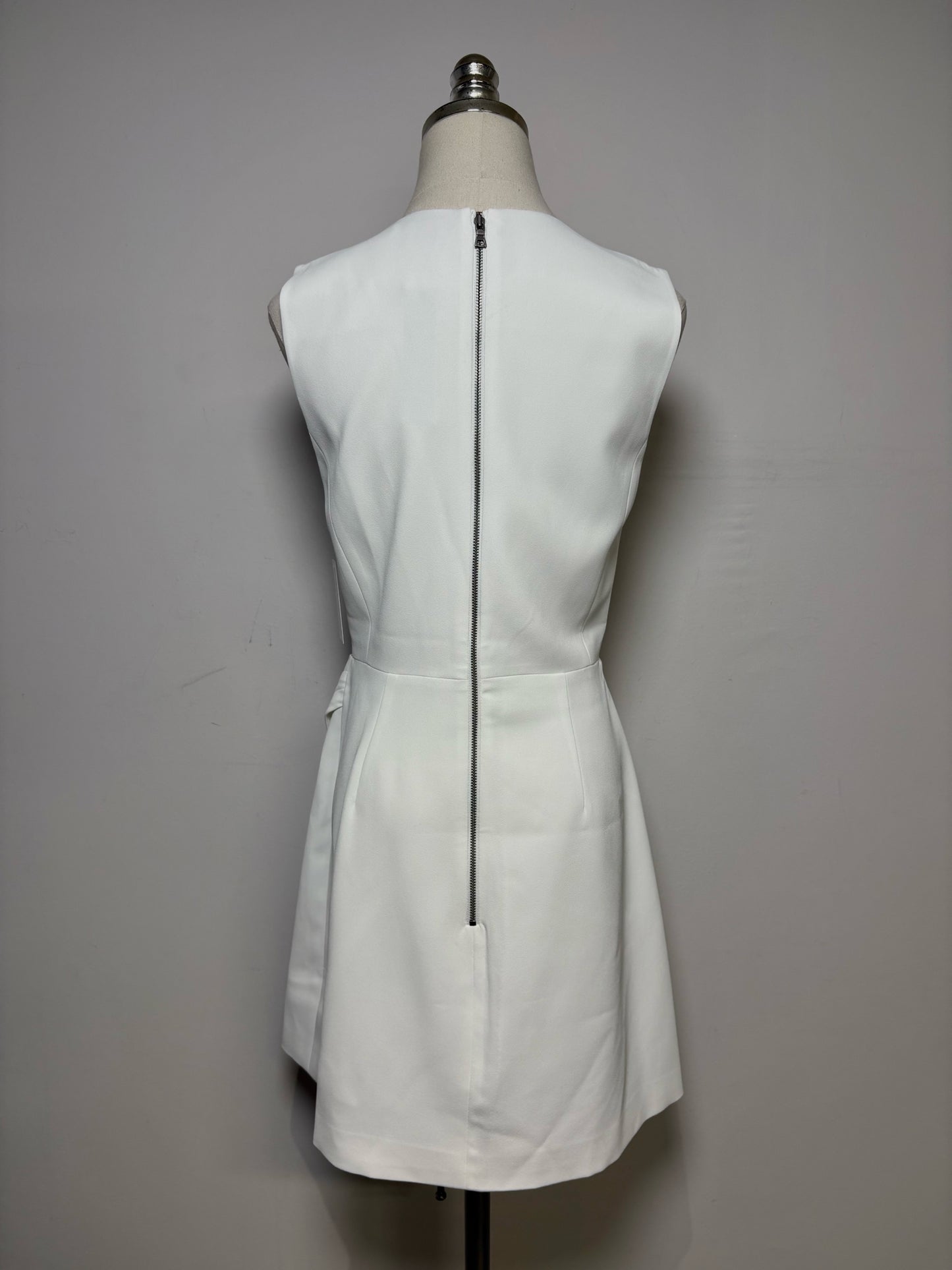 Women Size 8 Alice + Olivia White Pre-Owned NWT Sheath Dress