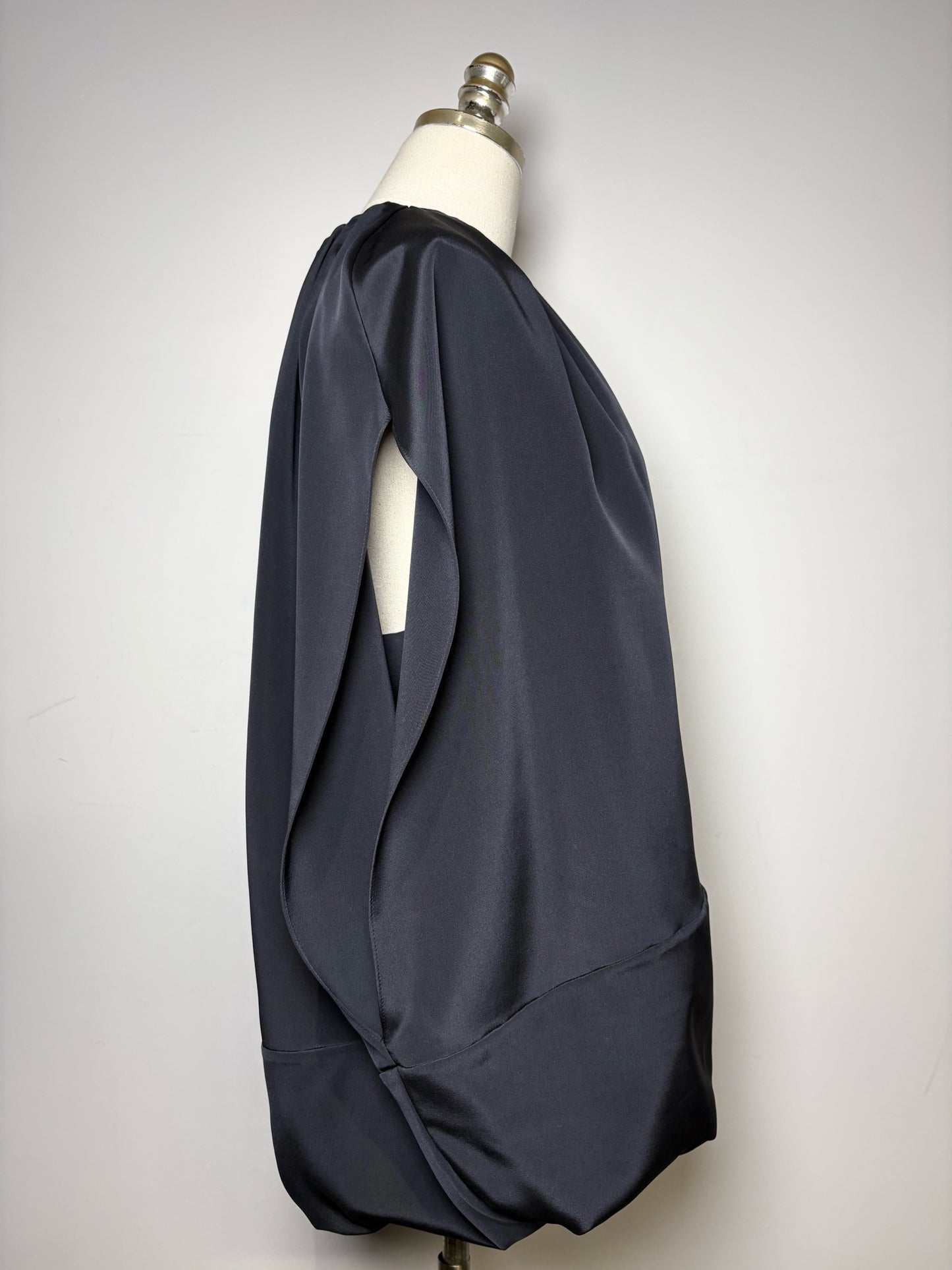 Women Size 8 Tibi Cocoon Layers Black Solid Blend NWT Pre-owned Top