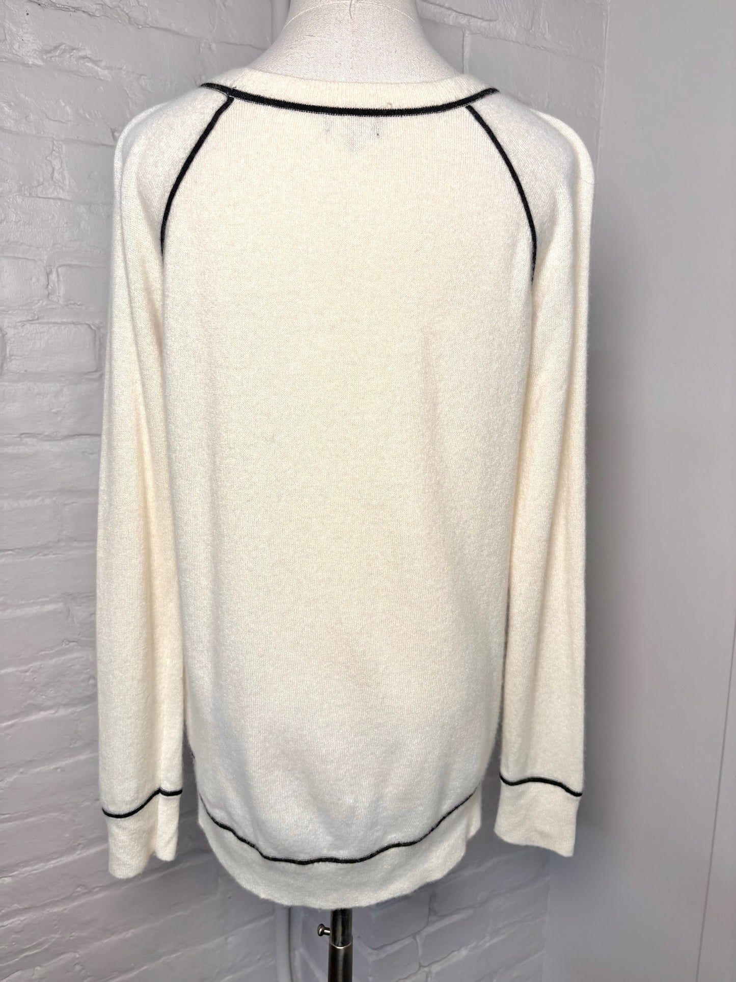 Women Size M Splendid Cream Solid Cashmere Sweater