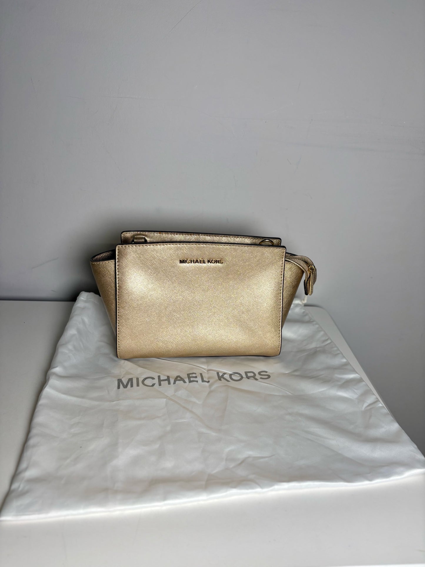Women's Michael Kors Solid Leather Pre-owned Metallic Gold Small Purse