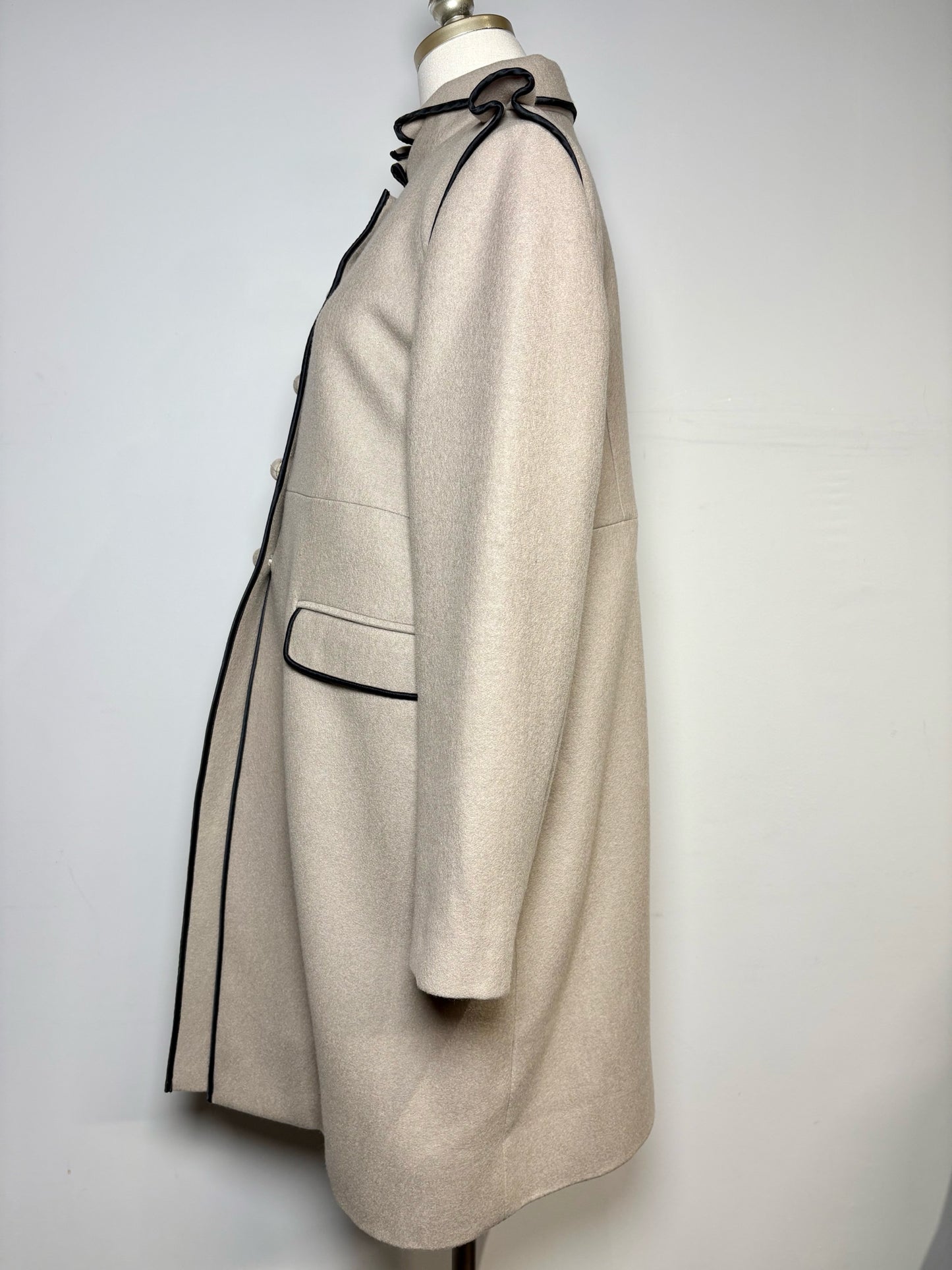 Women Size 46 (10, US) Valentino Taupe Solid 65% Wool 35% Mohair Coat