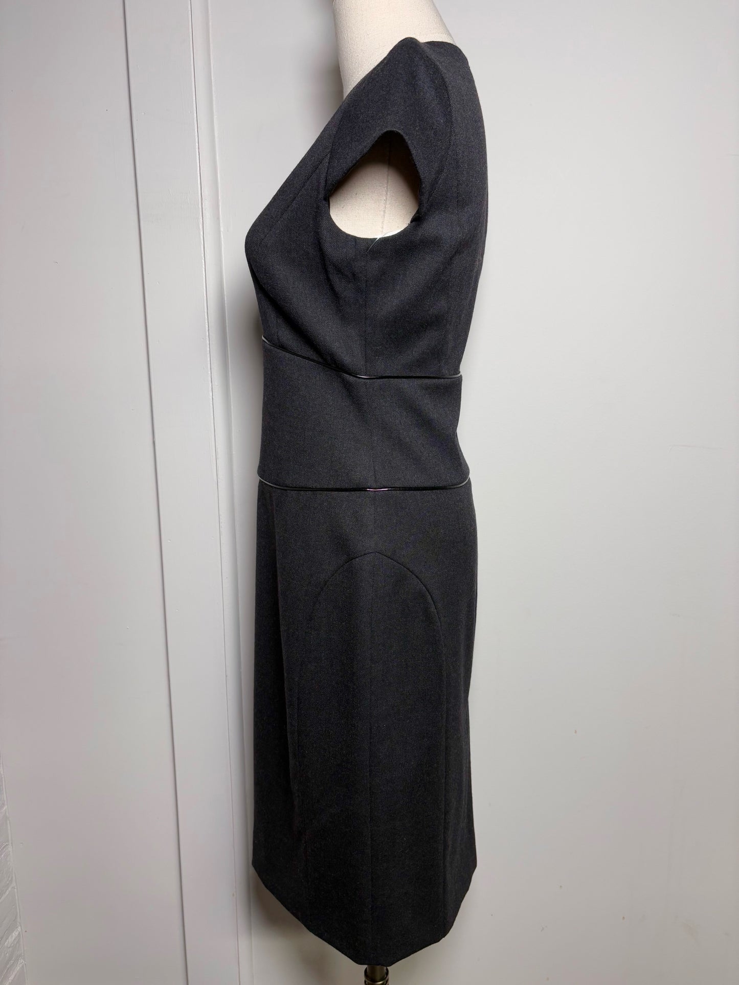 Women Size 6 Valentino Black Solid Dress