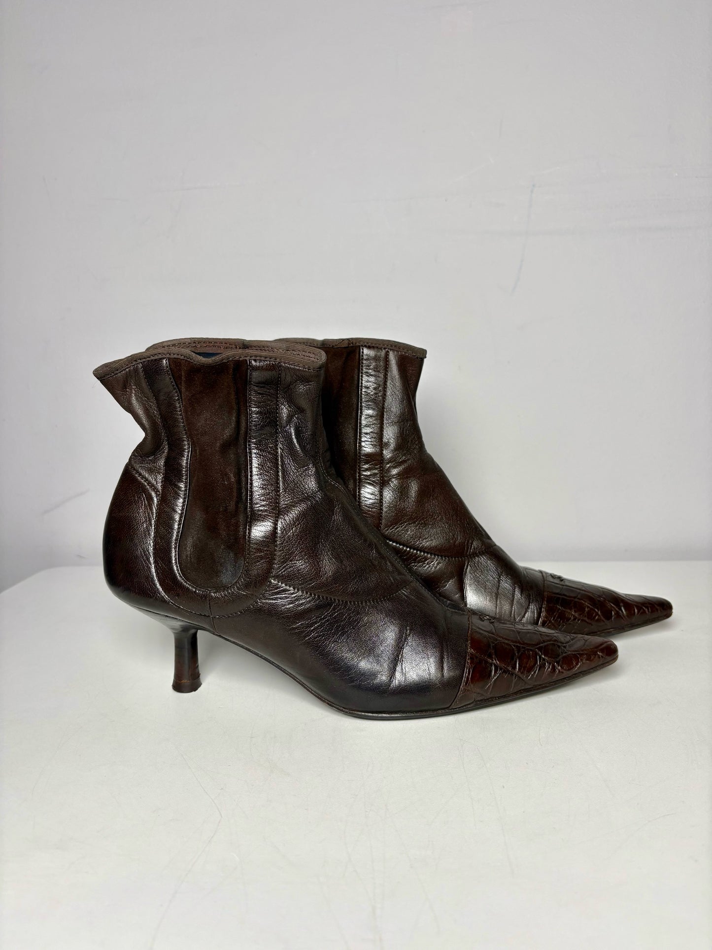 W Shoe Size 38.5 Chanel Interlocking Brown Leather Ankle Boots