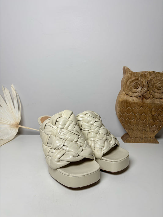 W Shoe Size 7 Bottega Veneta Cream Woven Leather Cowhide Peep Toe Heels