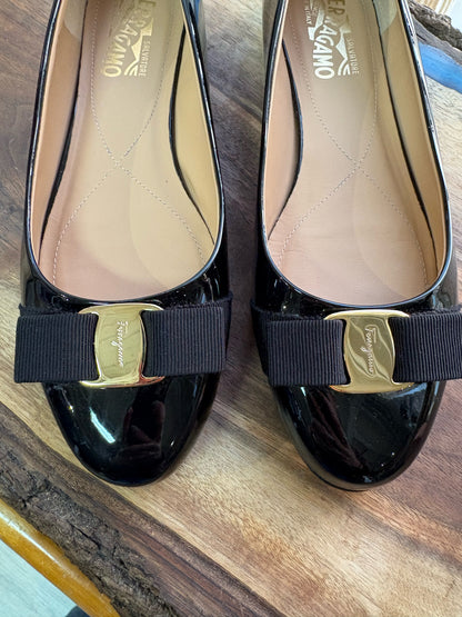 W Shoe Size 8.5 Salvatore Ferragamo Vara Black Patent Leather Bow Pumps
