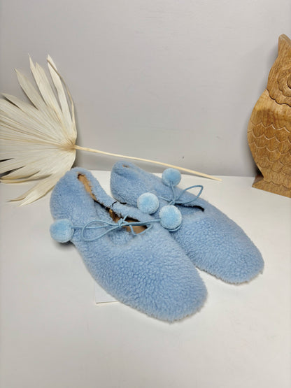 W Shoe Size 39 (8.5 US) Sleeping on Snow Powder Blue Shearling NWT Slippers