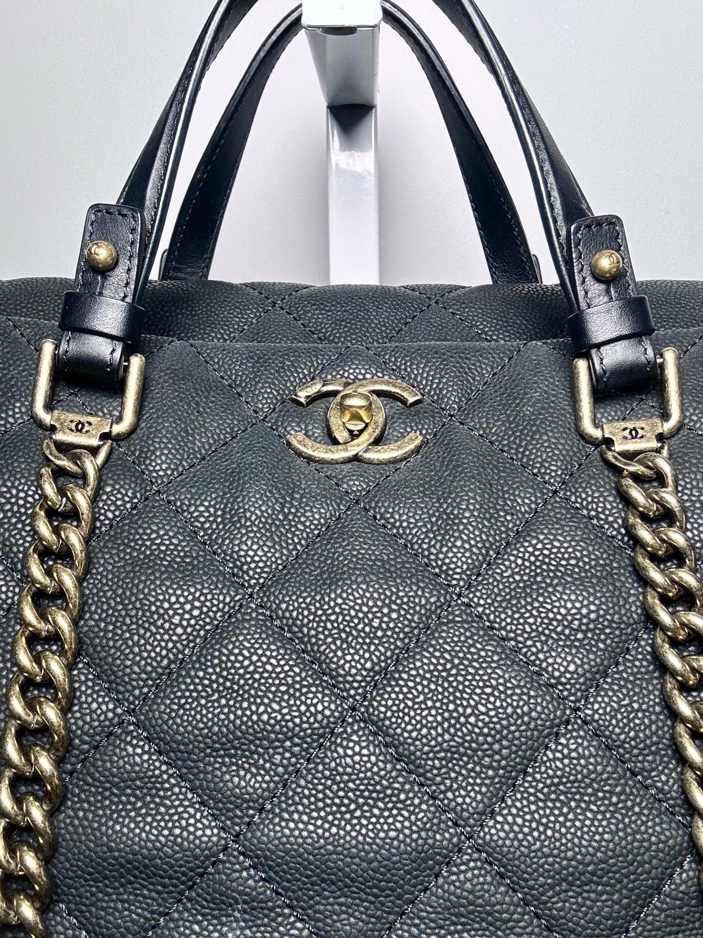 Leather Chanel Quilted Vintage Pre-owned Black Large Purse
