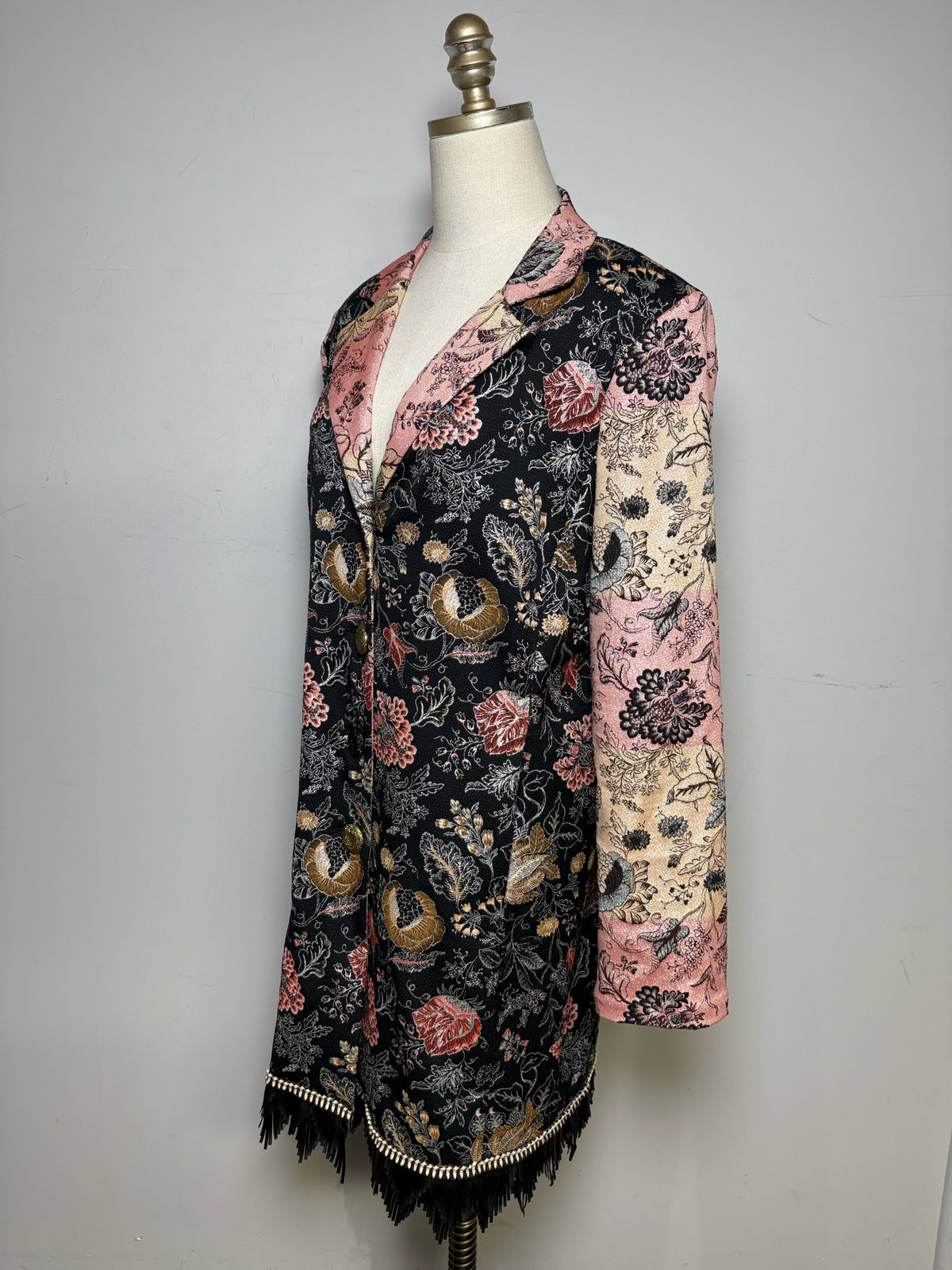 Women's Size XL Save the Queen Pink Black Gold Metallic Jacquard Pre-Owned Jacket