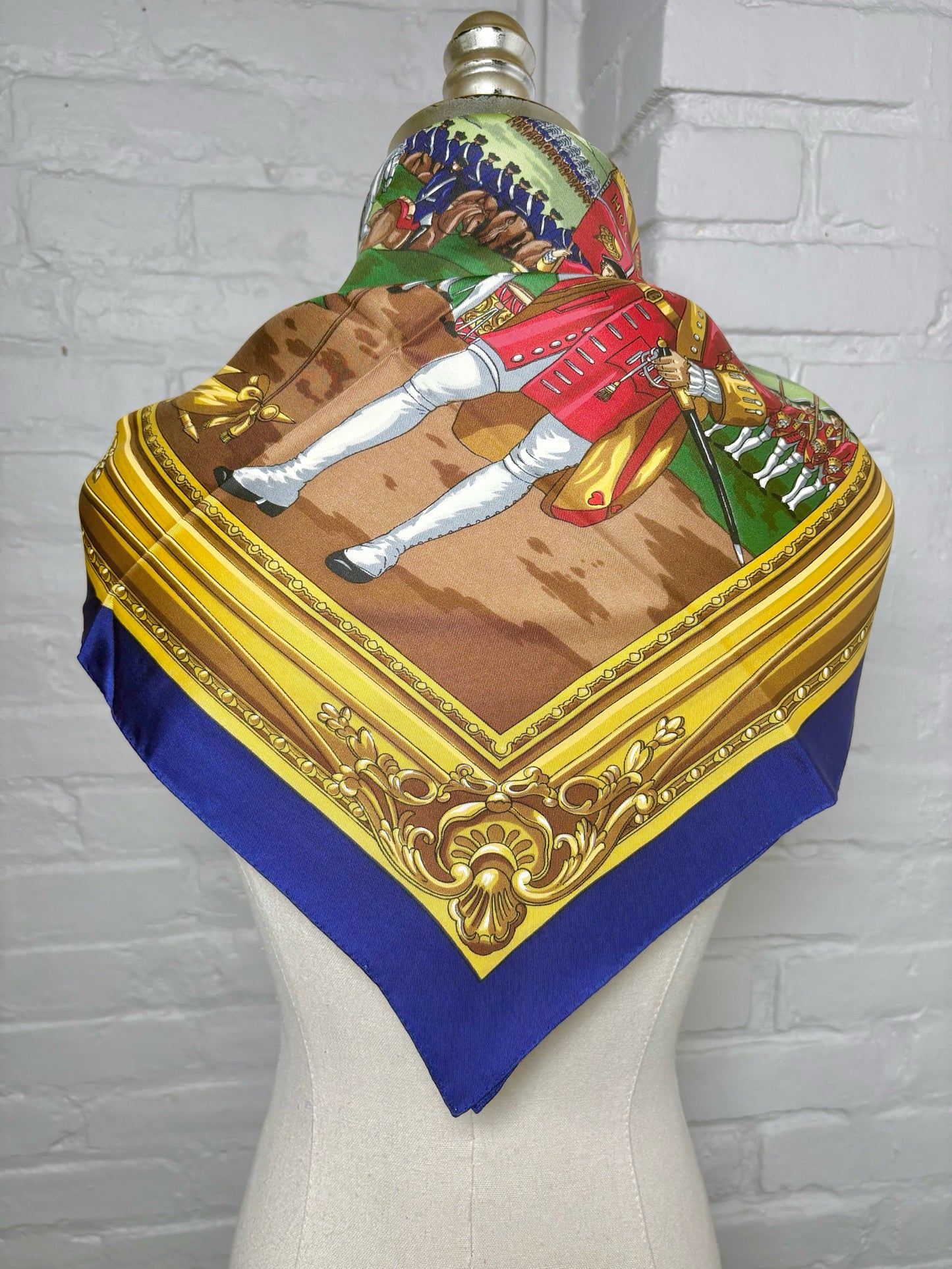Pierre Cardin Richard Hennessy Silk Silk Vintage Pre-owned 30 x 30 Scarf