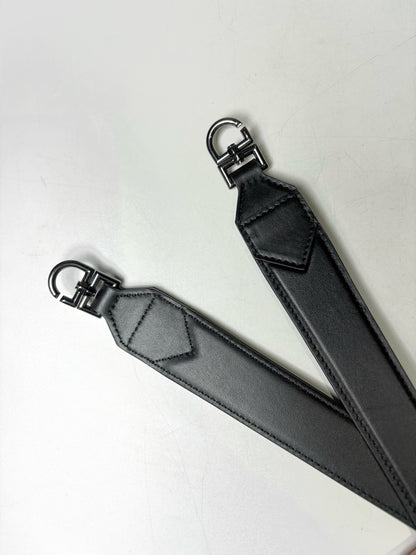 Givenchy Solid Leather Black Calfskin Antigona Large Tote