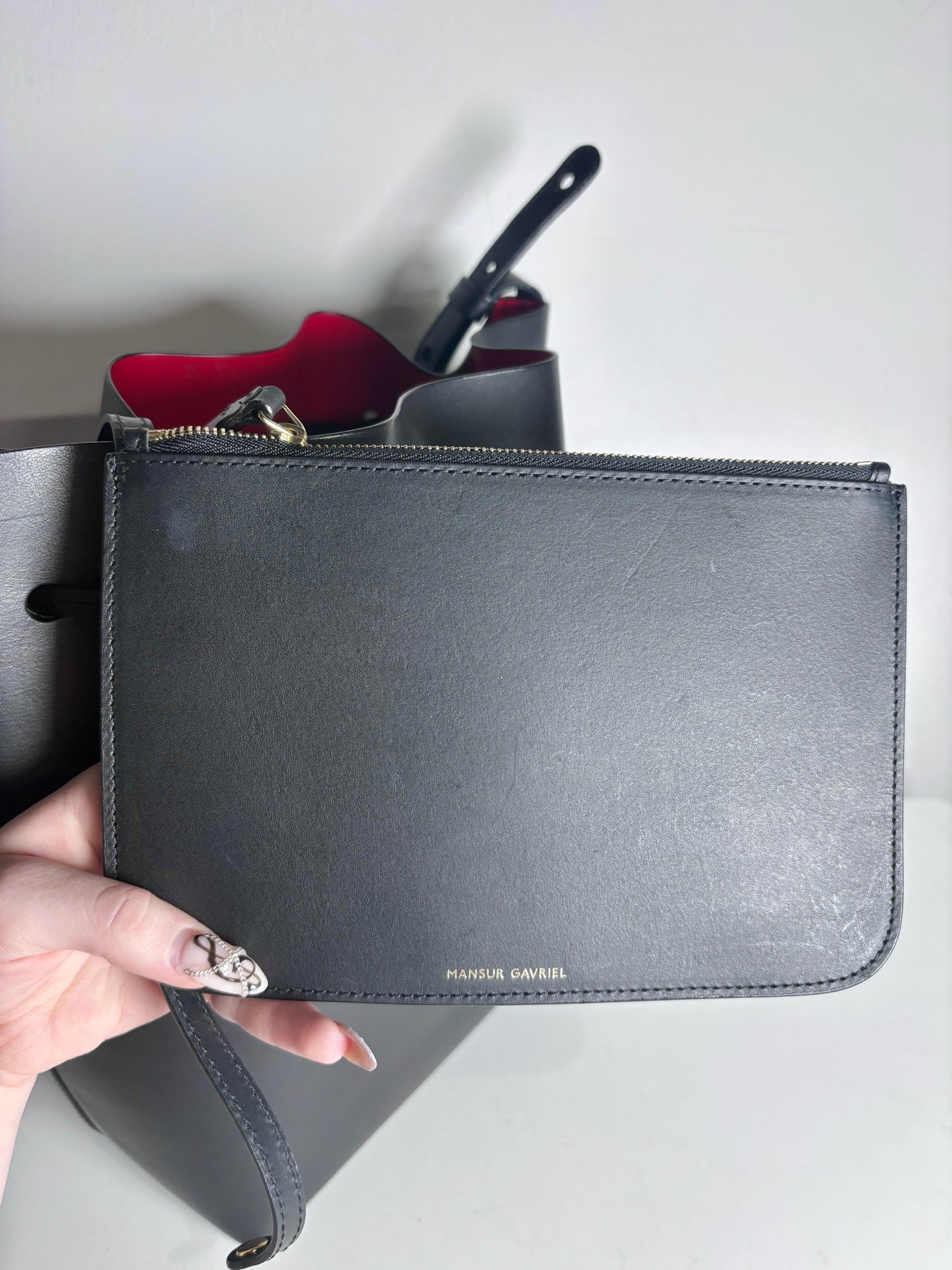 Women's Mansur Gavriel Large Bucket Leather Pre-owned Black/Flamma Red Bag