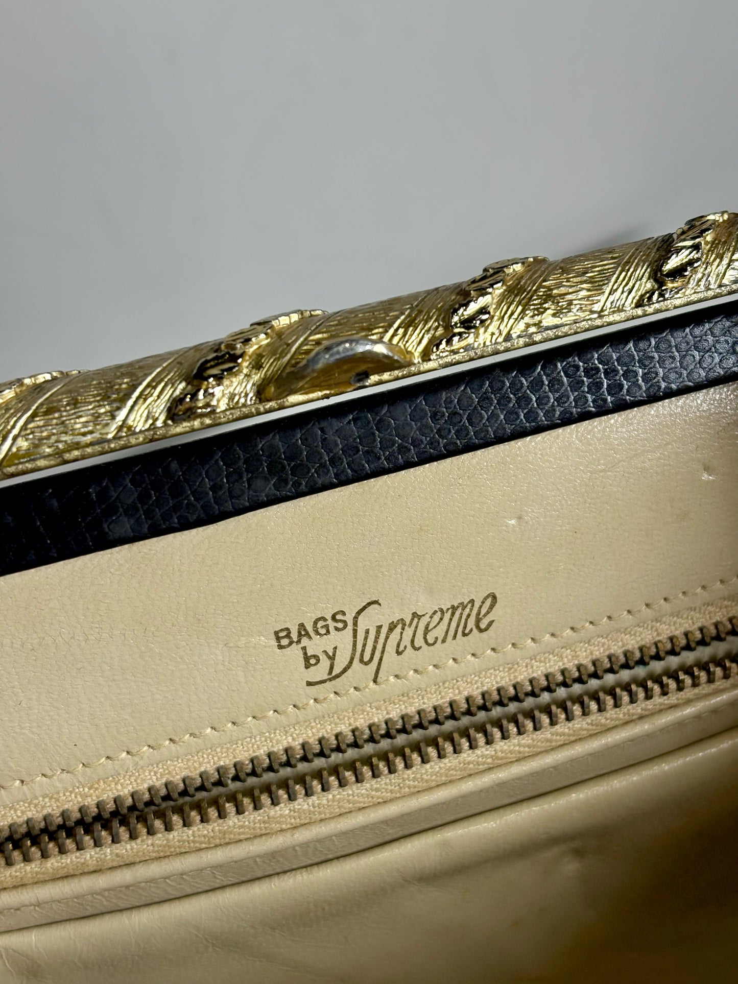 Bags by Supreme Solid Vintage Leather Pre-owned Black Evening Purse