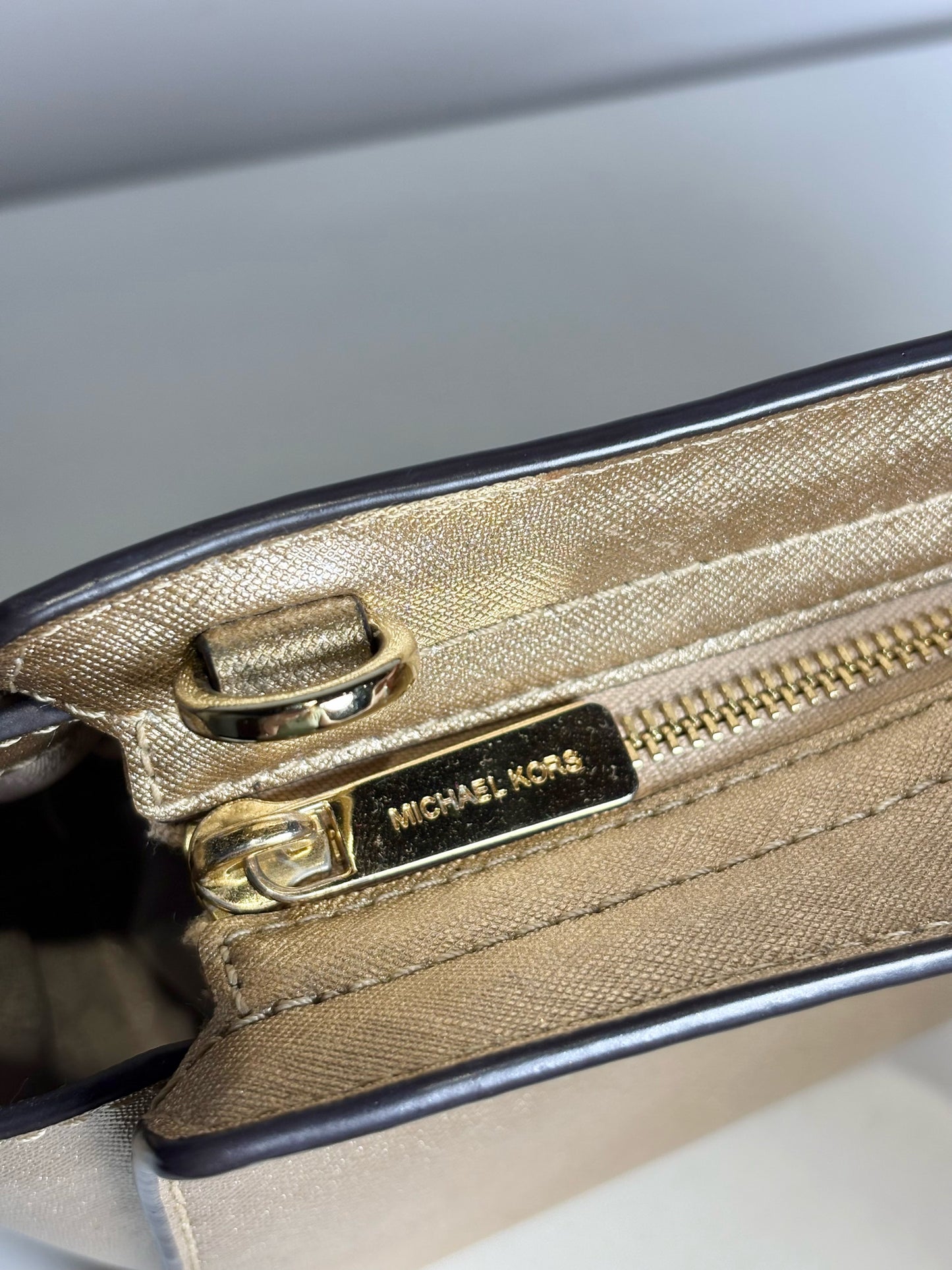 Women's Michael Kors Solid Leather Pre-owned Metallic Gold Small Purse