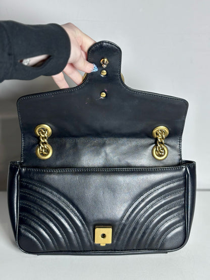 Gucci GG Marmont Flap Quilted Medium Leather Pre-owned Black Lambskin Purse