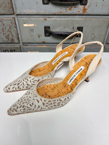W Shoe Size 40 (10, US) Manolo Blahnik Cream Suede Vintage Slingbacks