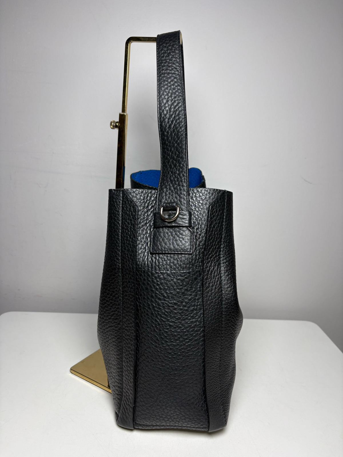 Women's Furla Capriccio Medium Black Pebbled Leather Pre-Owned Shoulder Crossbody Bag