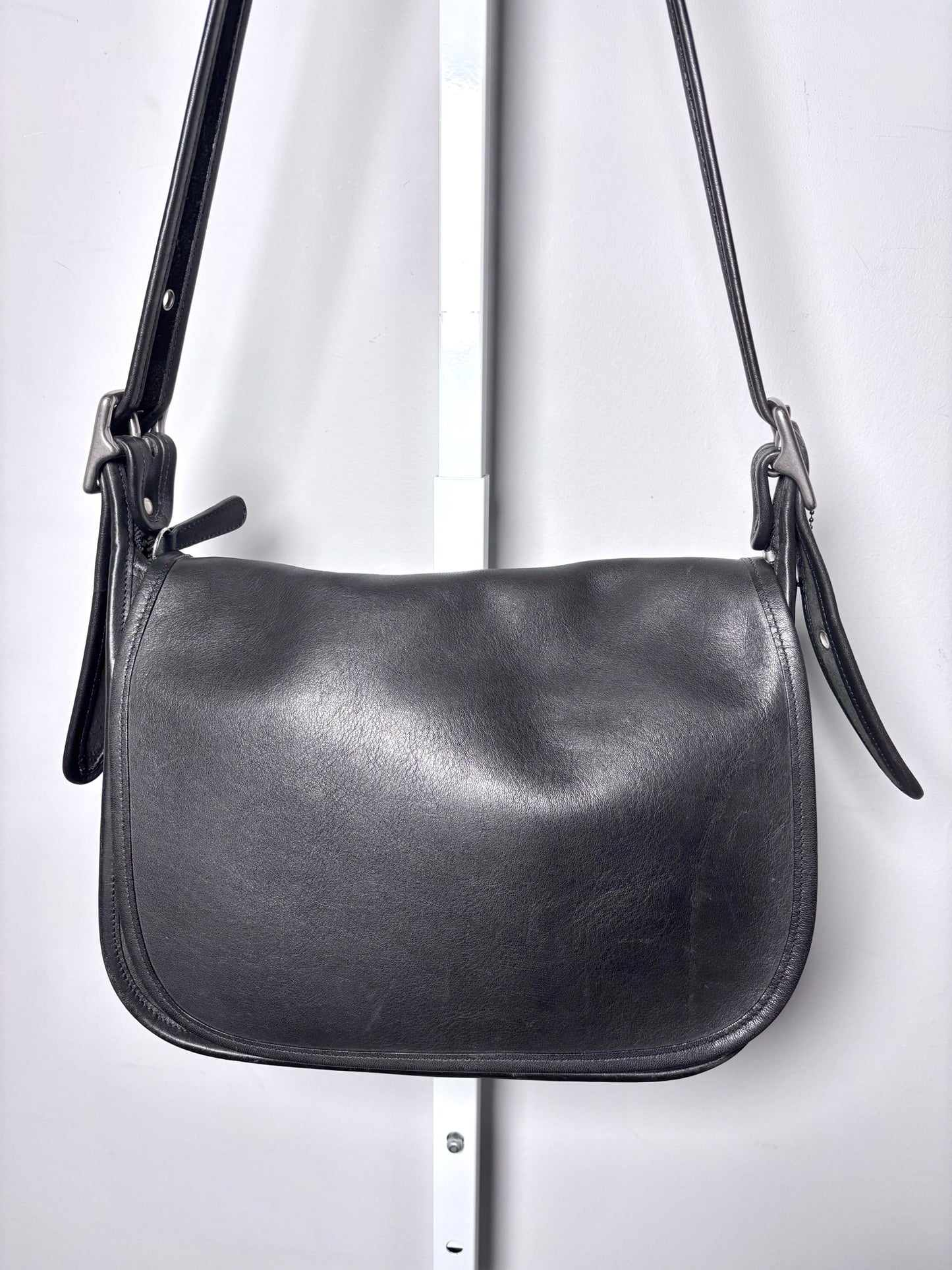 Leather Coach Solid Vintage Leather Pre-owned Black Genuine Leather Medium Purse