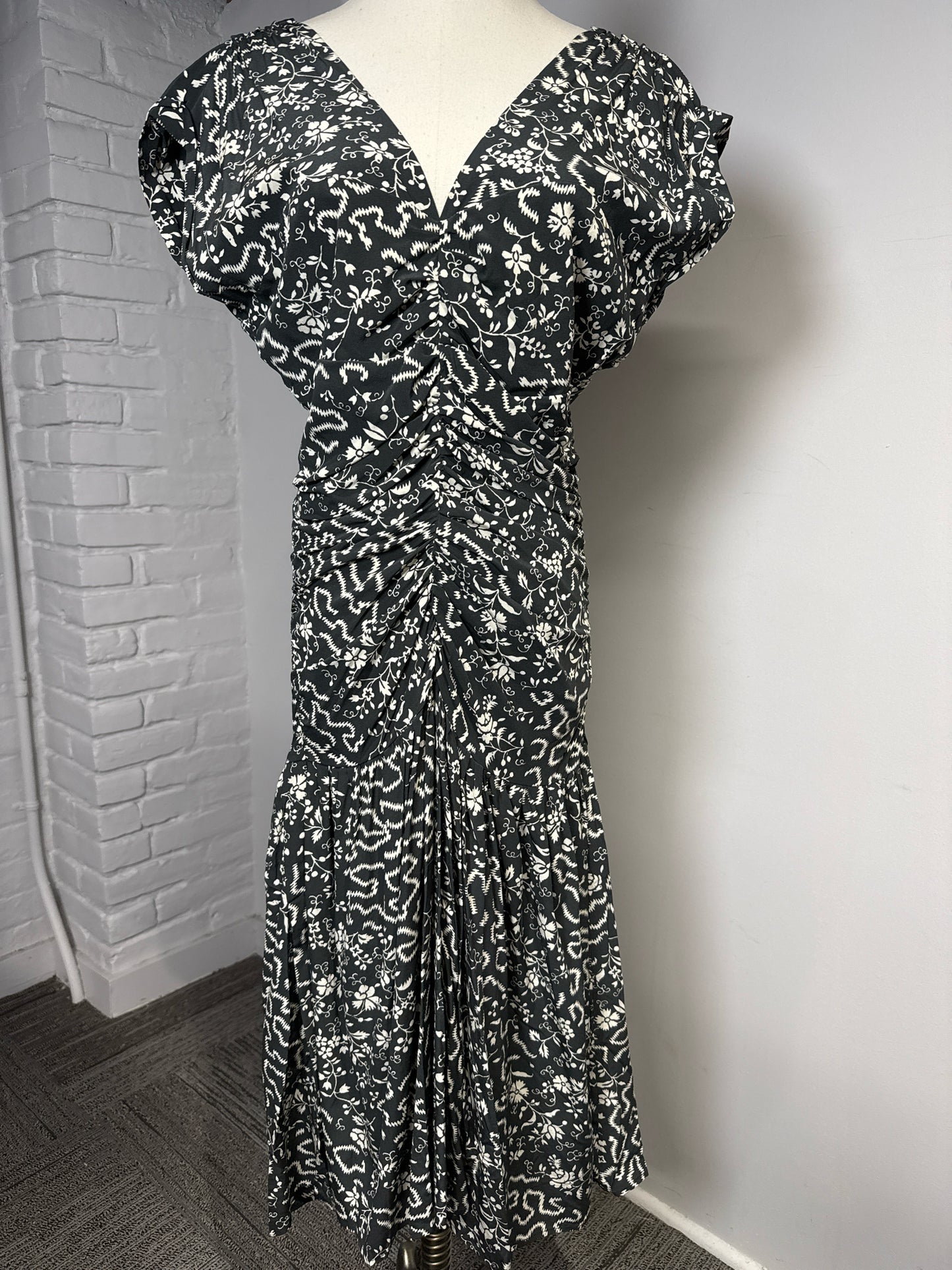 Women Size 40 (8 US-Runs Small) Isabel Marant Green-Black Floral Print MidiDress