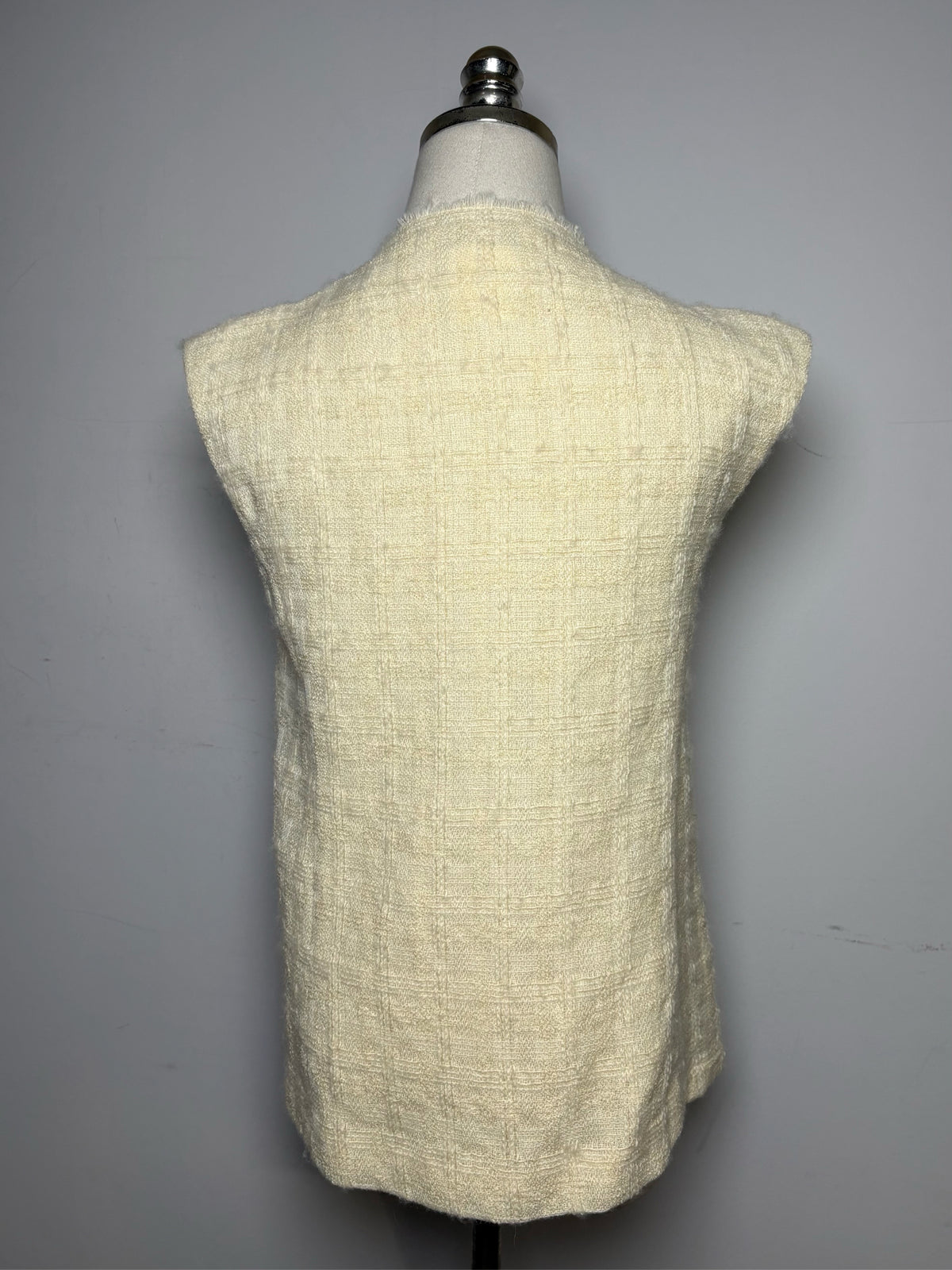 Women's Size 38 Authentic Chanel 2013 Paris-Edinburgh Ecru Woven Wool Silk-Lined Pre-Owned Sleeveless Wrap Top