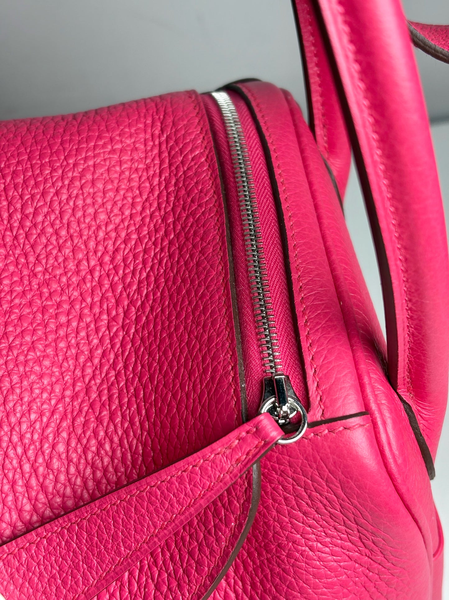 Women's Hermes Clemence Lindy 26 Pink Pre-owned Pink Pebble Grain Leather Purse