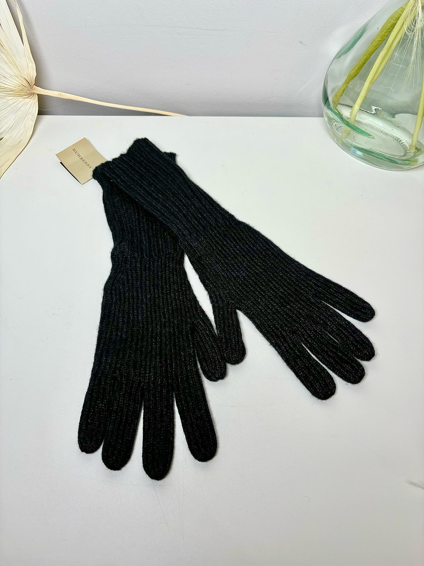 Women's Black Burberry Medium Cashmere Ribbed Gloves