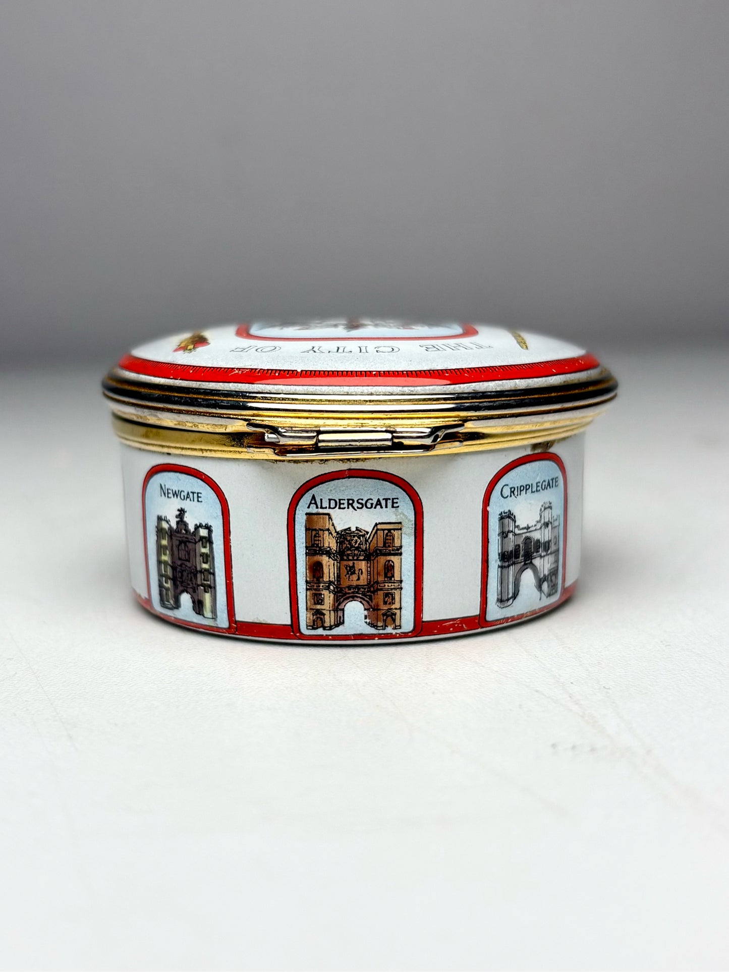 Halcyon Days The City of London White Enamel Pre-Owned Pillbox
