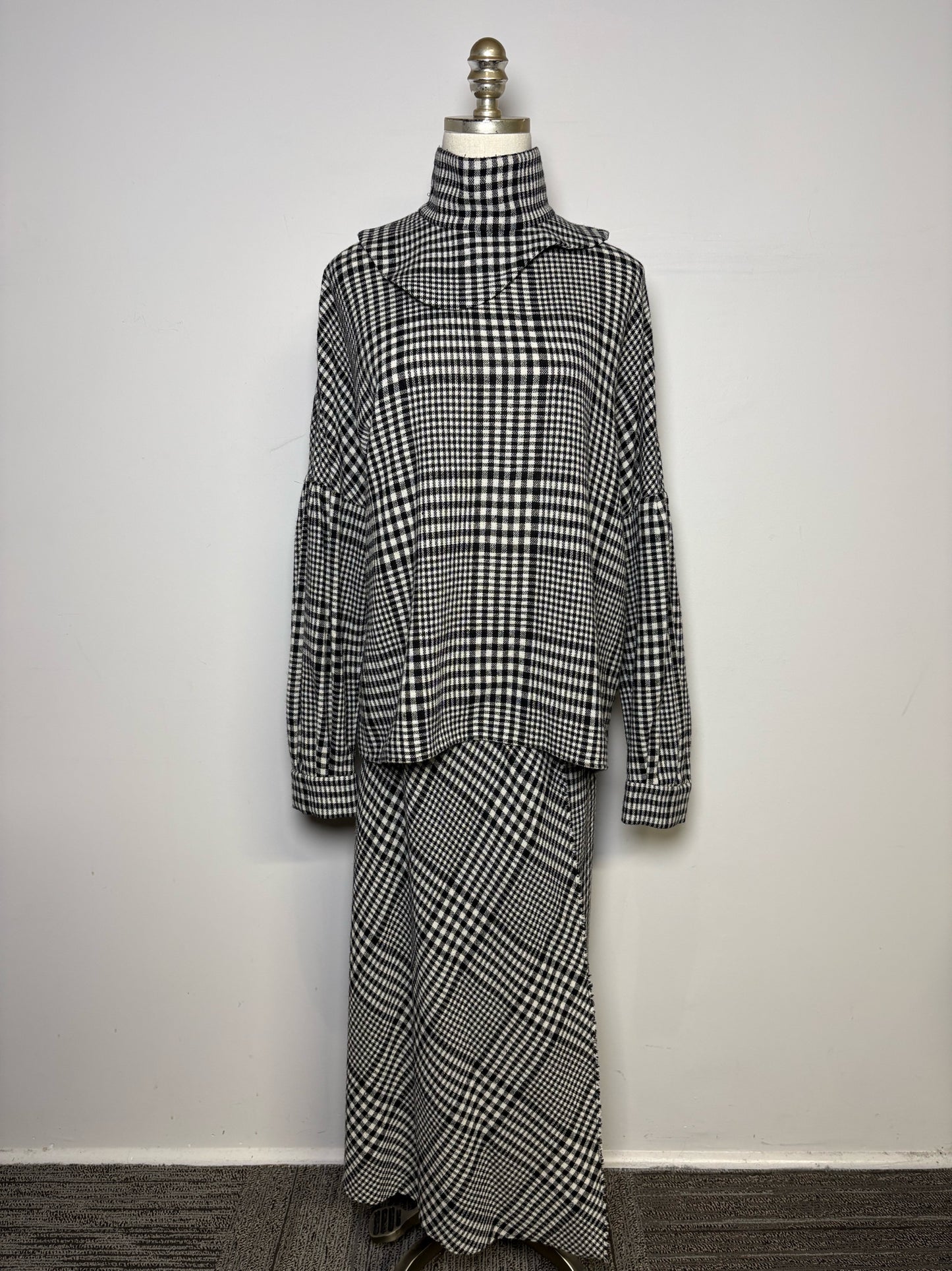 Women Size 6 Tibi Black/White Plaid 62% Wool 38% Polyamide Pre-owned Top