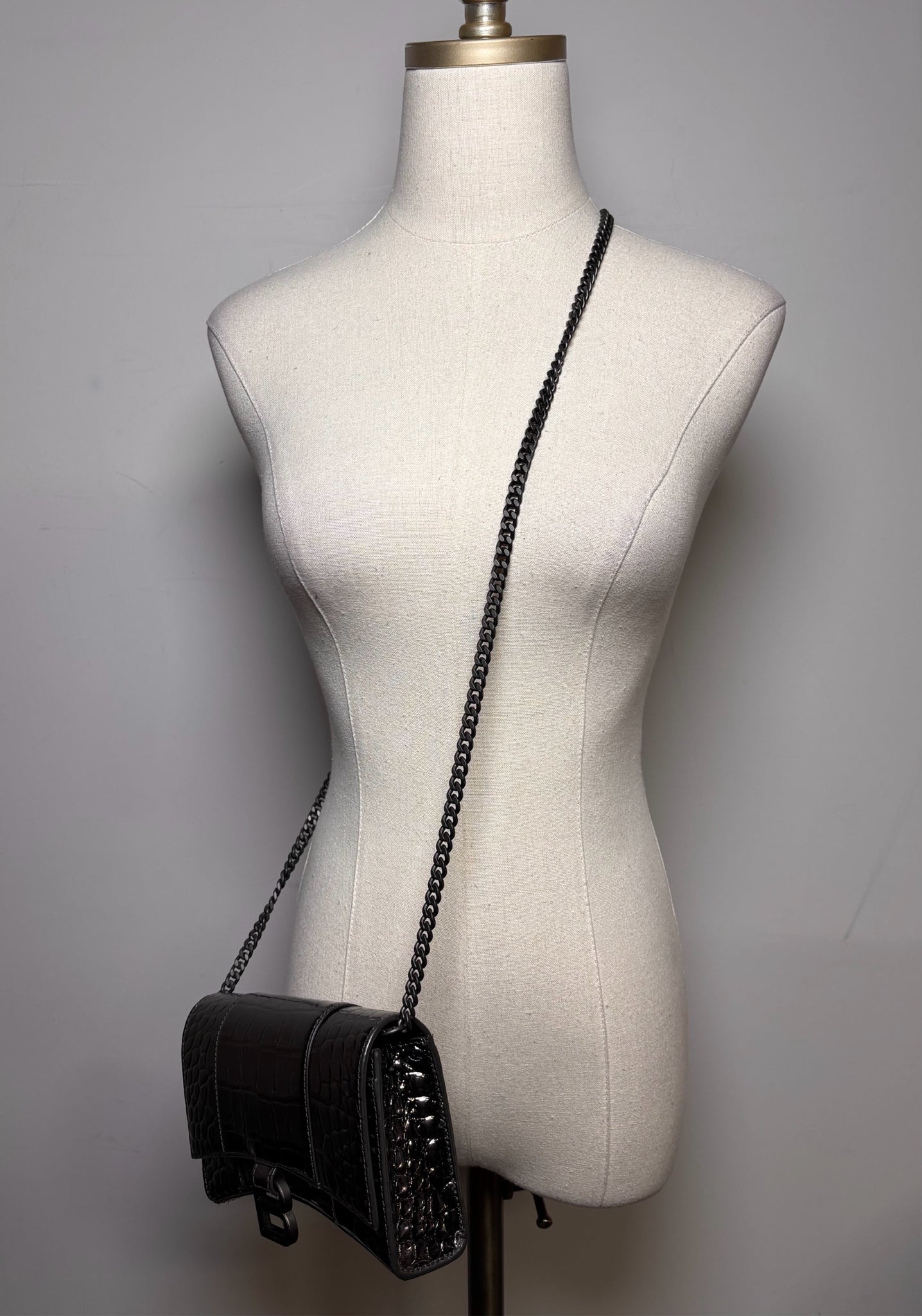 Balenciaga Gunmetal Hourglass Wallet on Chain NWOT Pre-owned