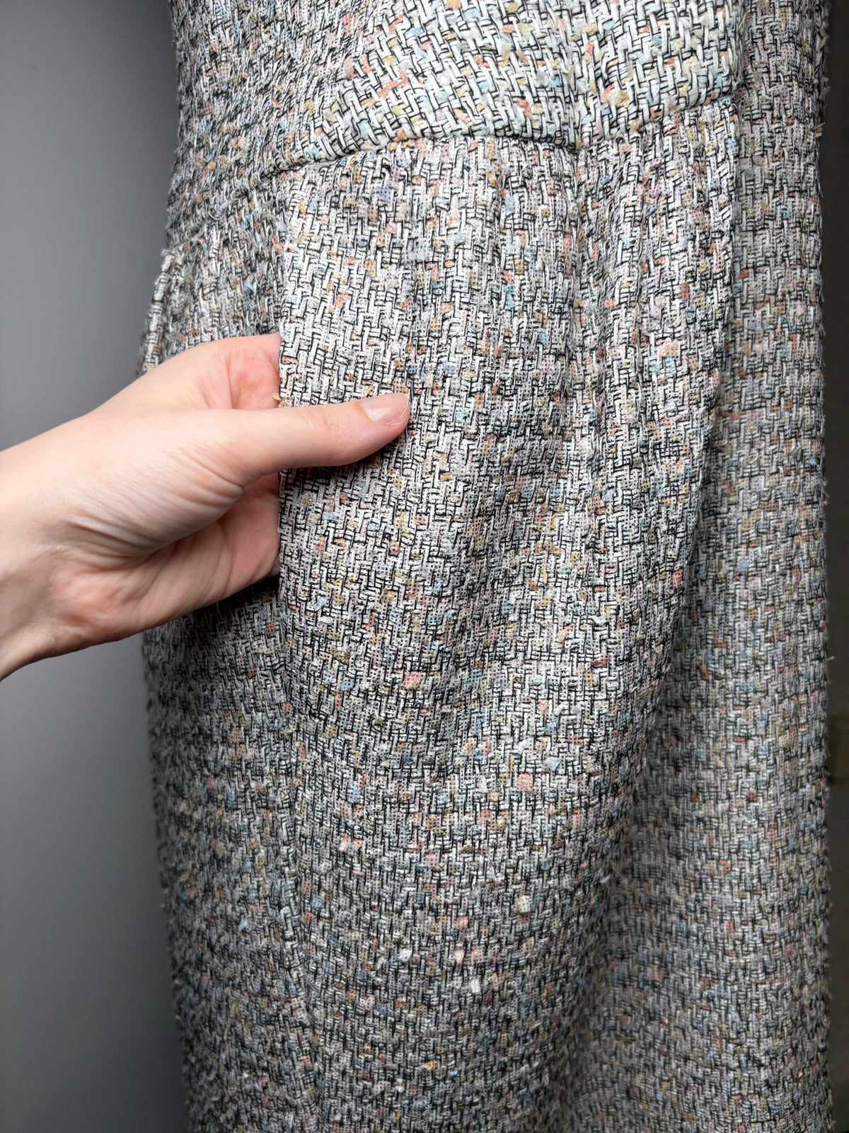 Women's French Size 38 Authentic Chanel 2011 Spring Runway Cream Multicolor Tweed Pre-Owned Sleeveless Dress