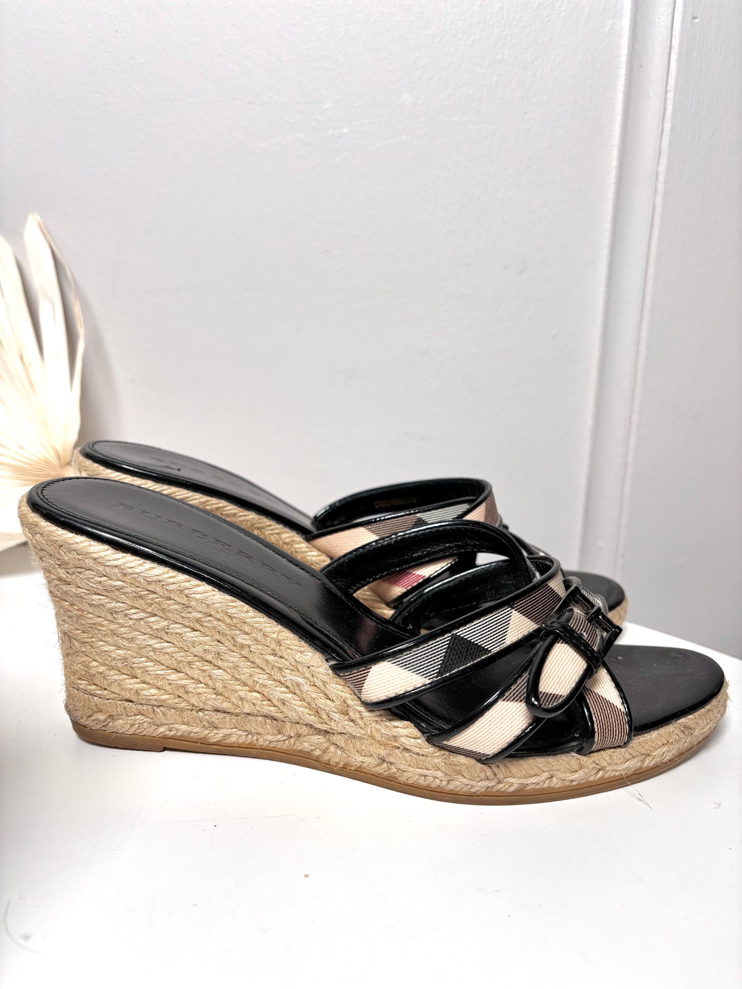 W Shoe Size 39 (8.5 US) Burberry Black Nova Check Canvas Jute Wedge