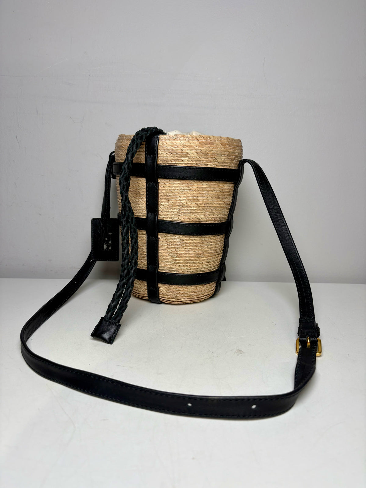 Women's Altuzarra Small Watermill Beige Woven Straw Black Leather Pre-Owned Bucket Bag