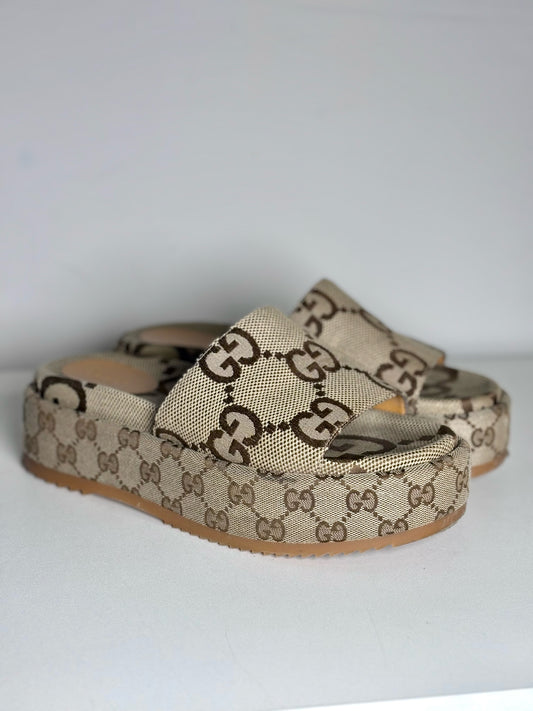 W Size 38.5 (8.5) Gucci Tan Canvas Platform Monogram Pre-owned Slide Sandal
