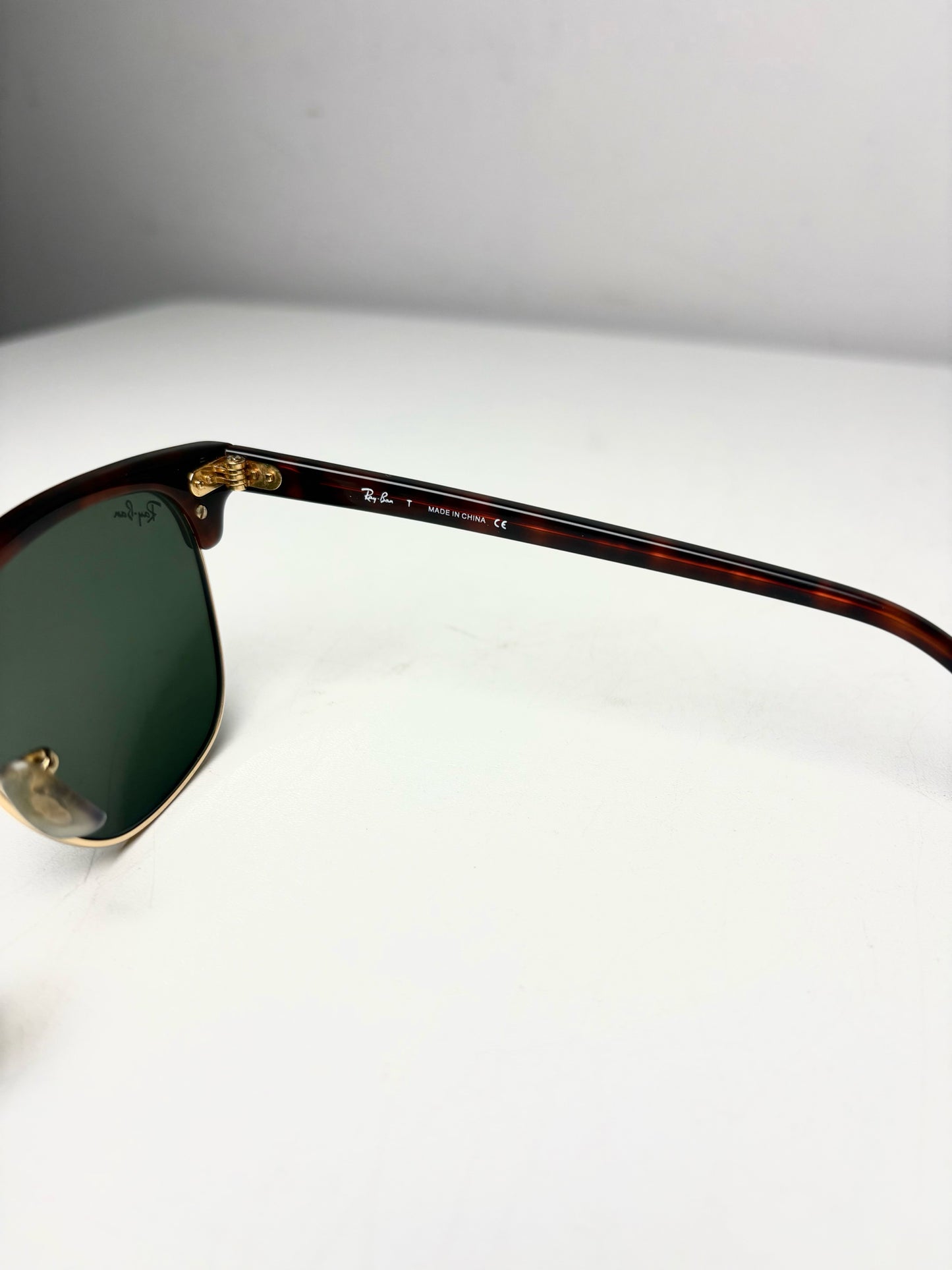 Unisex Ray-Ban RB3016 Clubmaster Brown Tortoiseshell & Gold Pre-Owned Sunglasses