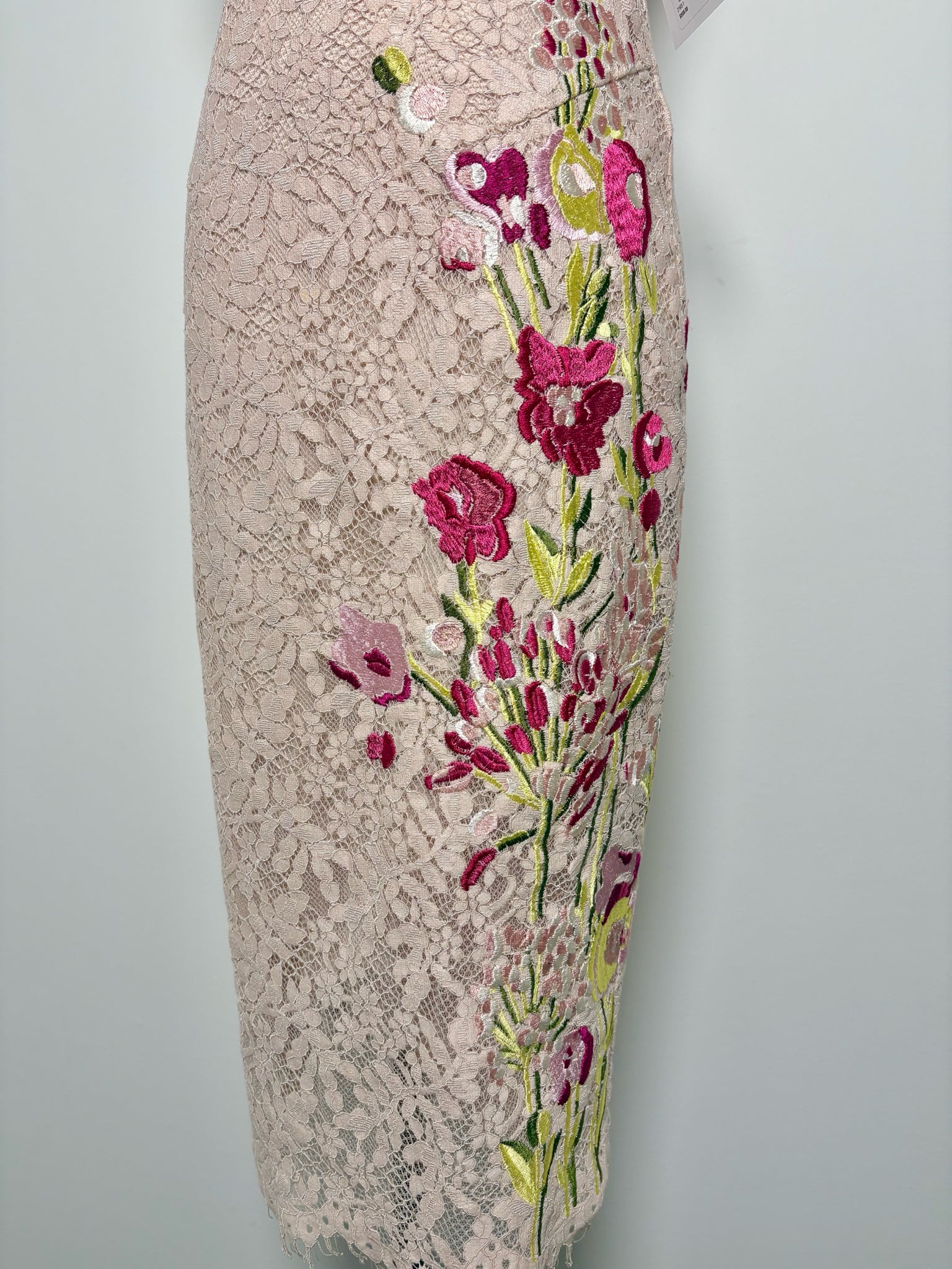 Women Size 6 Karen Millen Dusty Pink Lace, Embroidered Sheath Dress VIDA STYLE SHOP Women Size 6 Karen Millen Dusty Pink Lace, Embroidered Sheath Dress VIDA STYLE SHOP