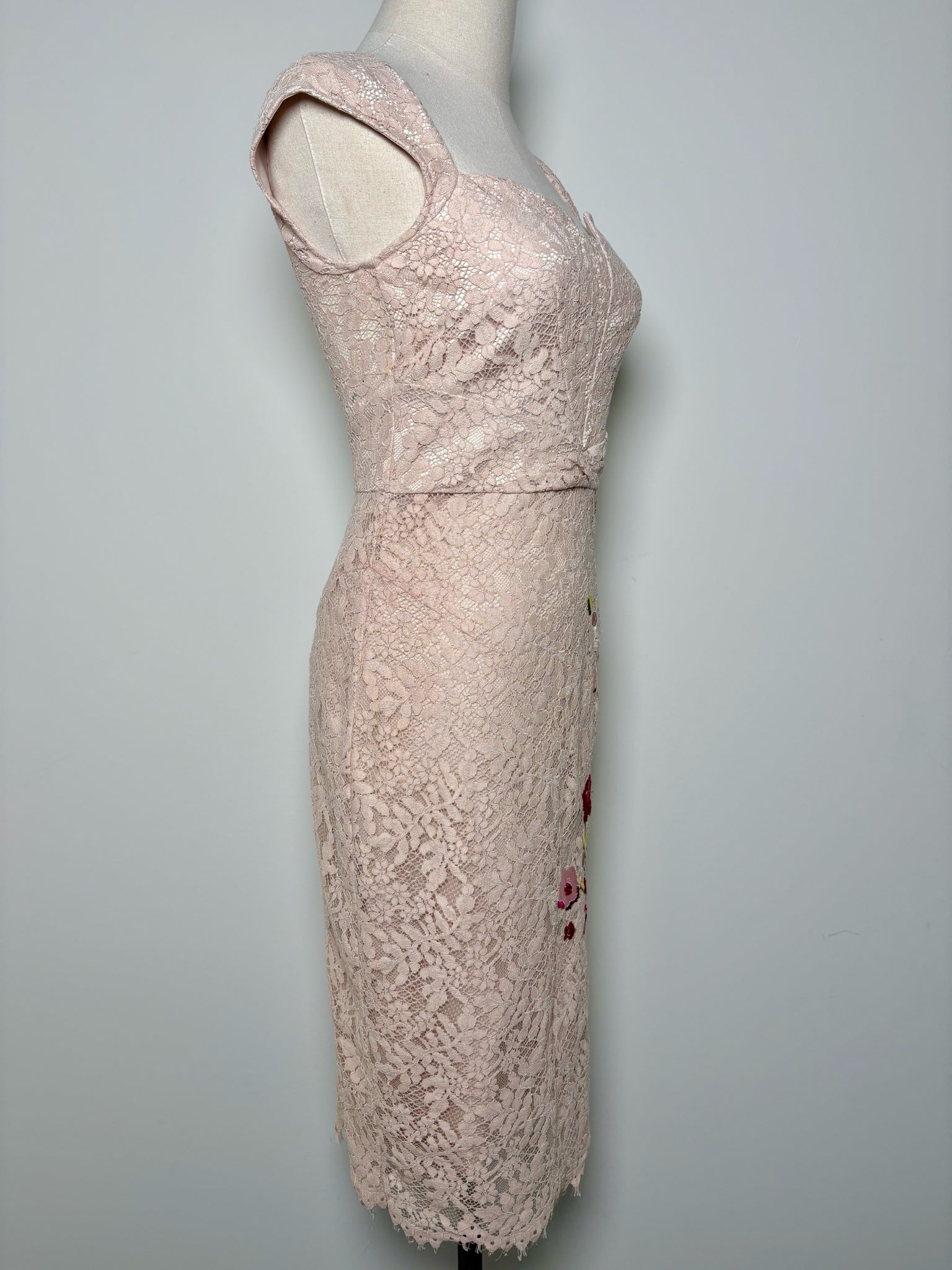 Women Size 2 Karen Millen Dusty Pink Lace, Embroidered Sheath Dress Women Size 2 Karen Millen Dusty Pink Lace, Embroidered Sheath Dress