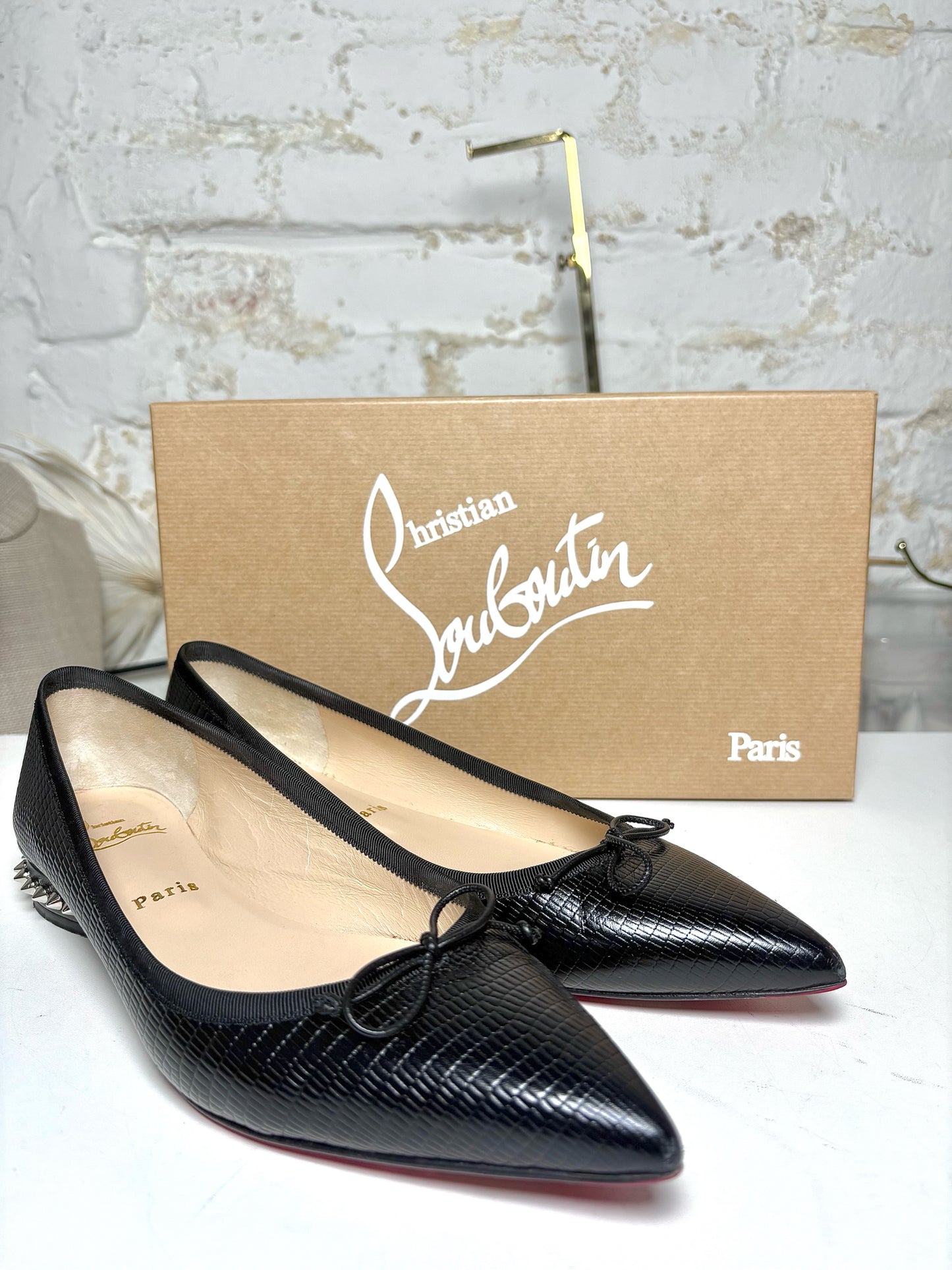 W Shoe Size 38.5 Christian Louboutin Black Leather Calf Pre-owned Flats
