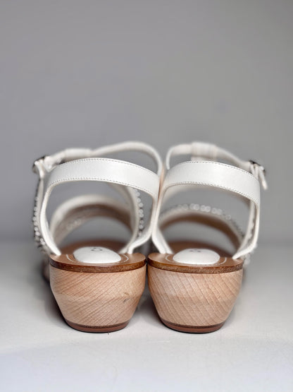 Chanel Women Shoe Sz 41 White Lambskin Leather Chain Detail Pre-owned Sandal