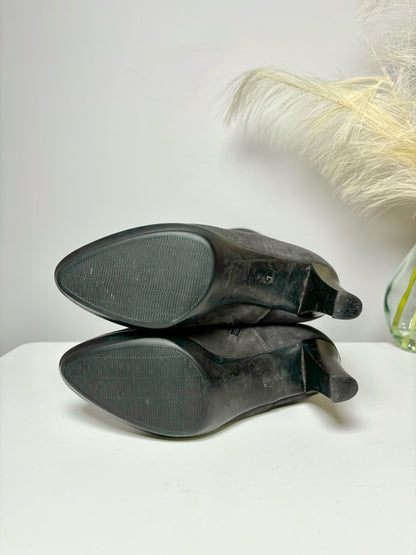 W Shoe Size 7 Aquatalia Gray Suede Boots
