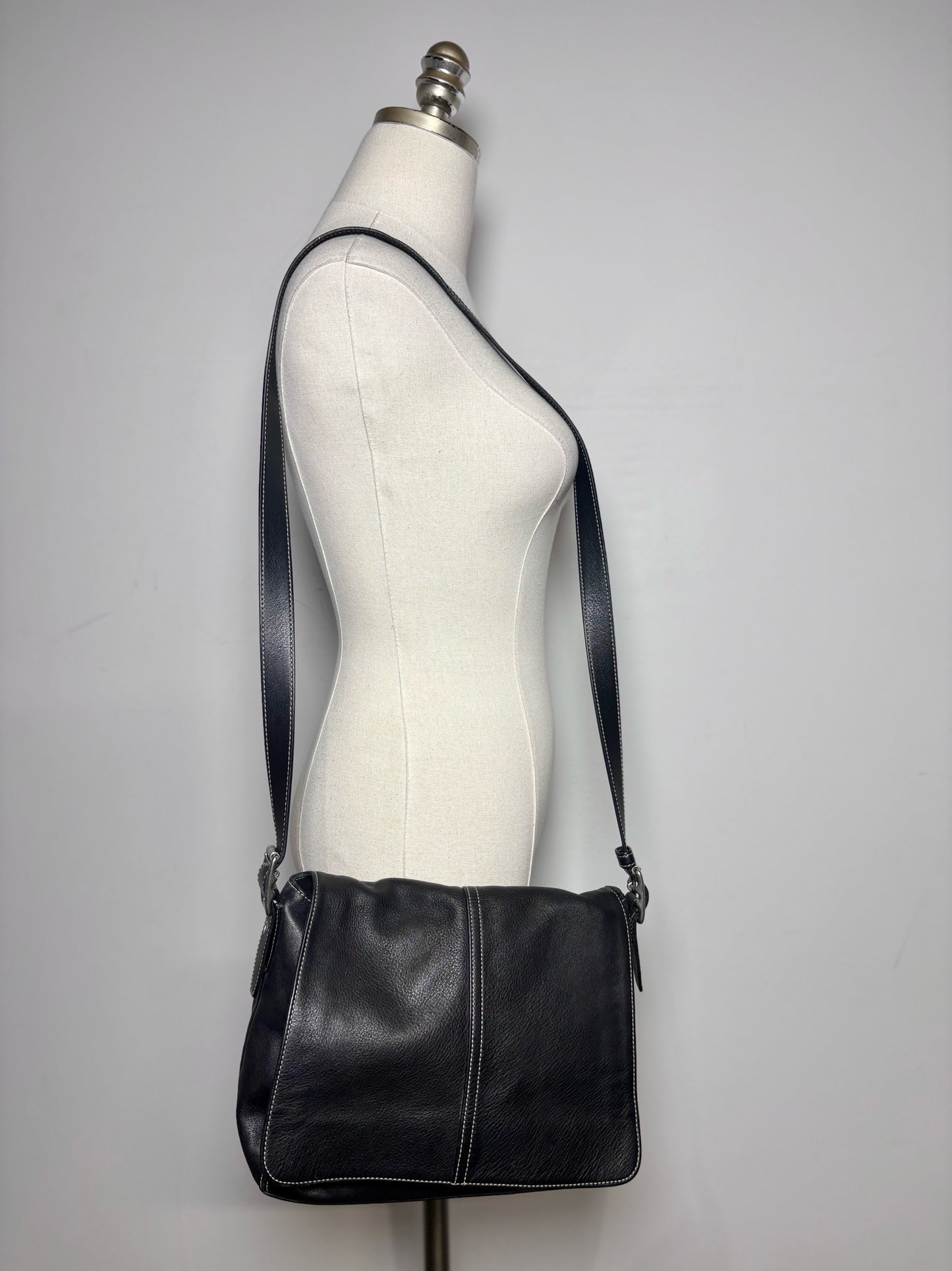 Women's Coach #9570 Hampton Legacy Black Flap Leather Pre-owned