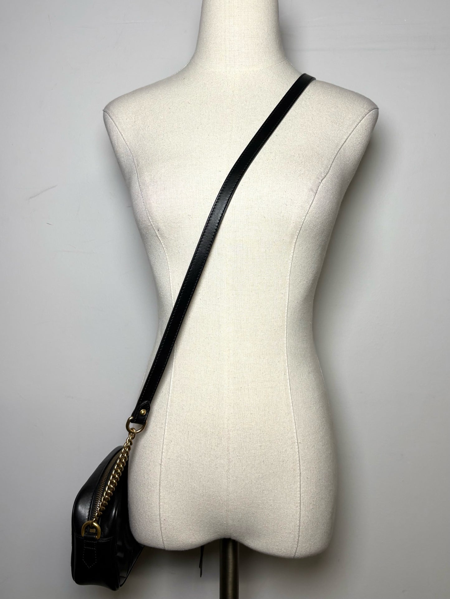 Gucci GG Quilted Camera Leather Pre-owned Black Nappa Crossbody Purse