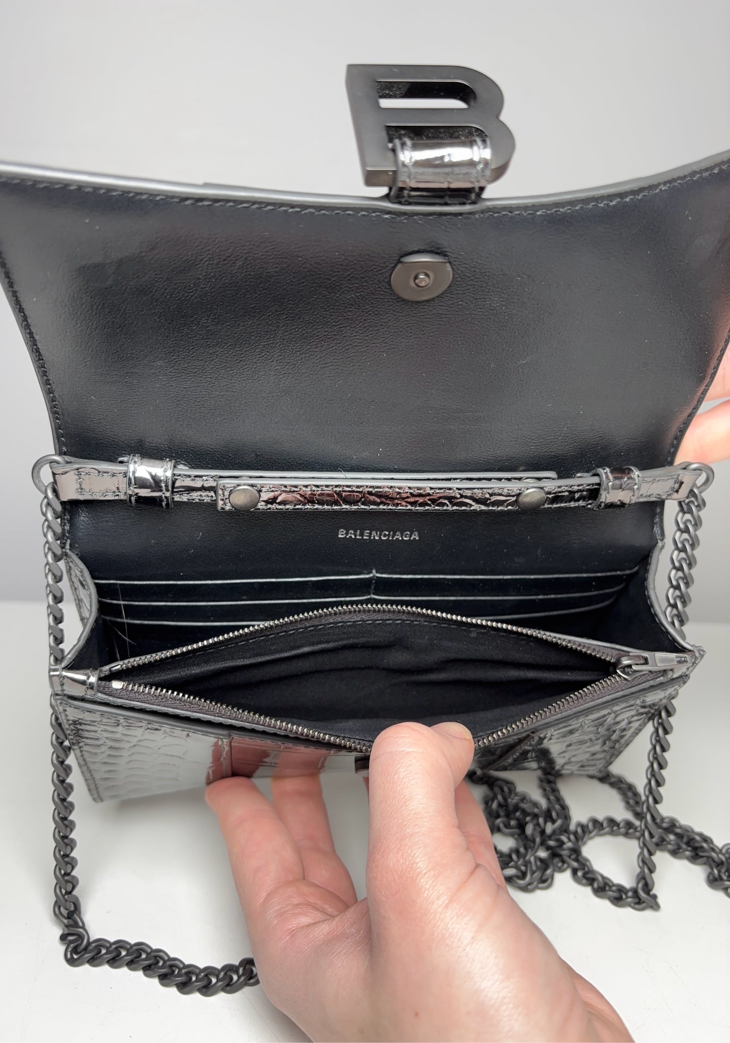 Balenciaga Gunmetal Hourglass Wallet on Chain NWOT Pre-owned