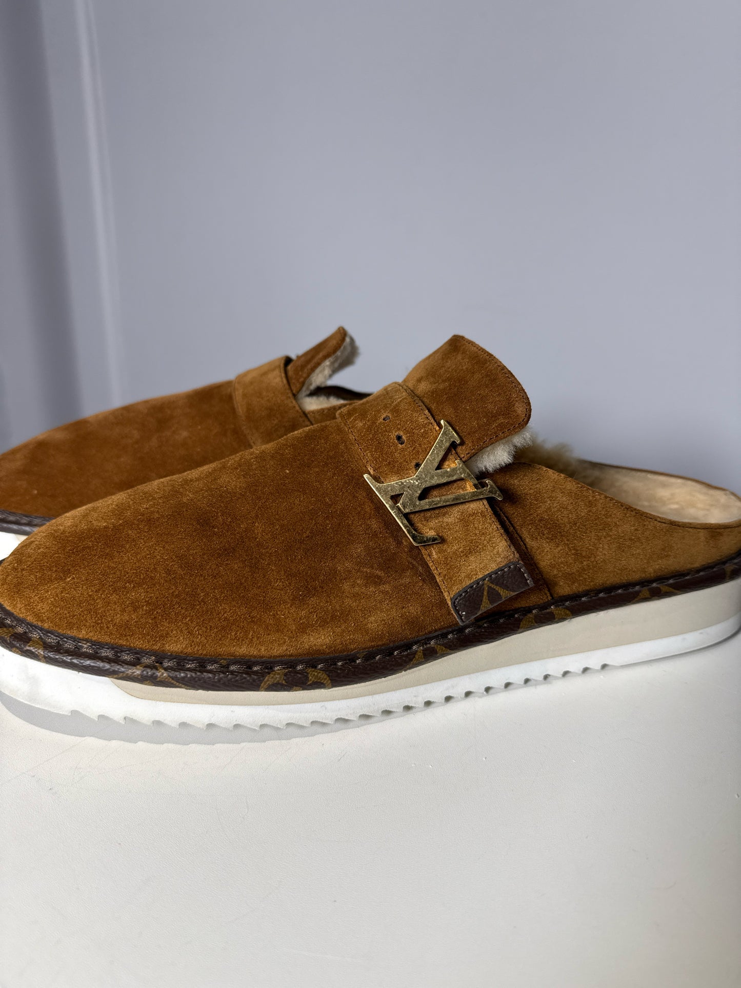 Louis Vuitton x NIGO Shearling-lined Brown Suede Men's Slippers LV2 Collab Pre-owned