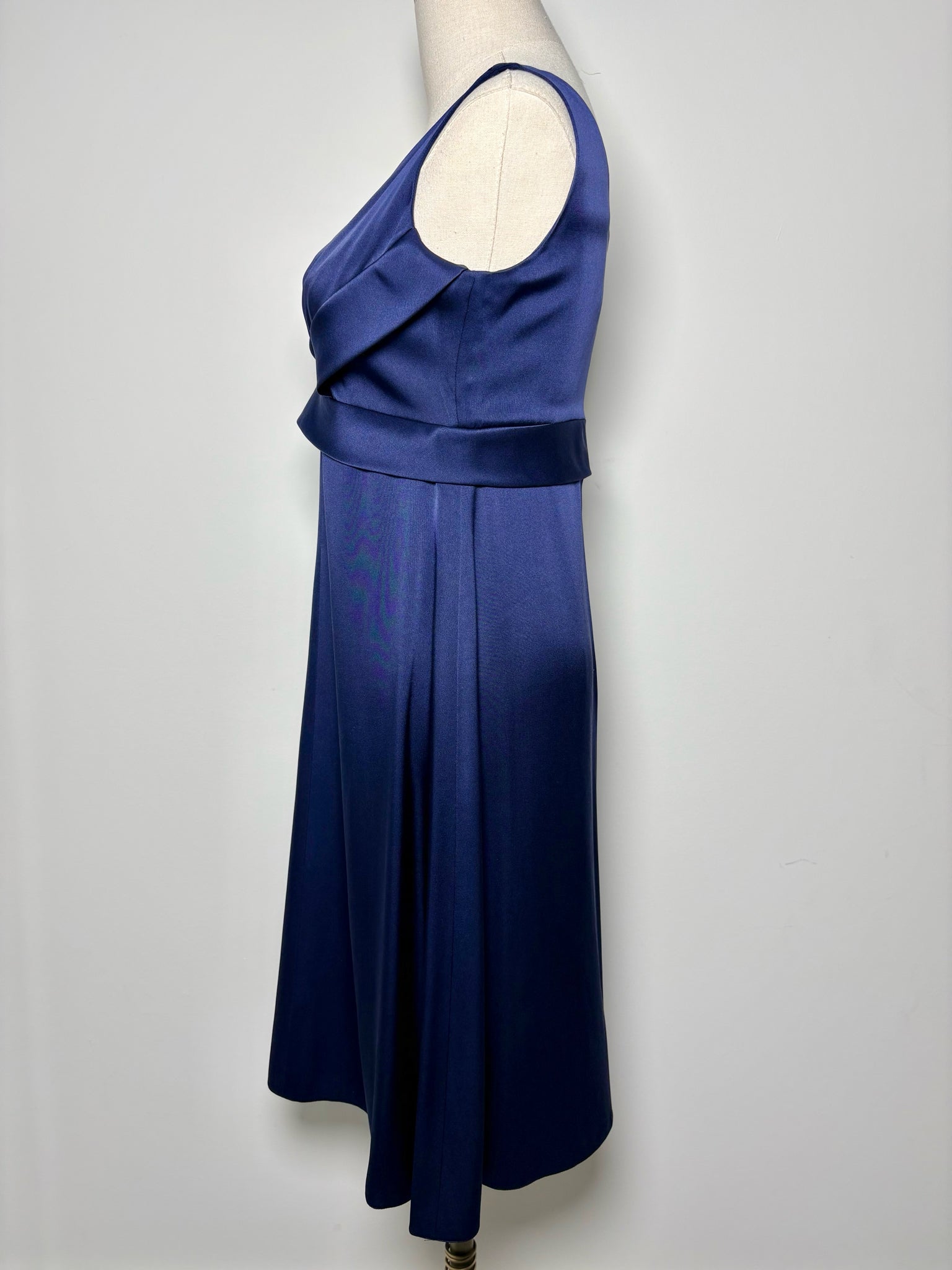Women Size 40 (4, US) Giorgio Armani Royal Blue Solid Silk Dress VIDA STYLE SHOP Women Size 40 (4, US) Giorgio Armani Royal Blue Solid Silk Dress VIDA STYLE SHOP