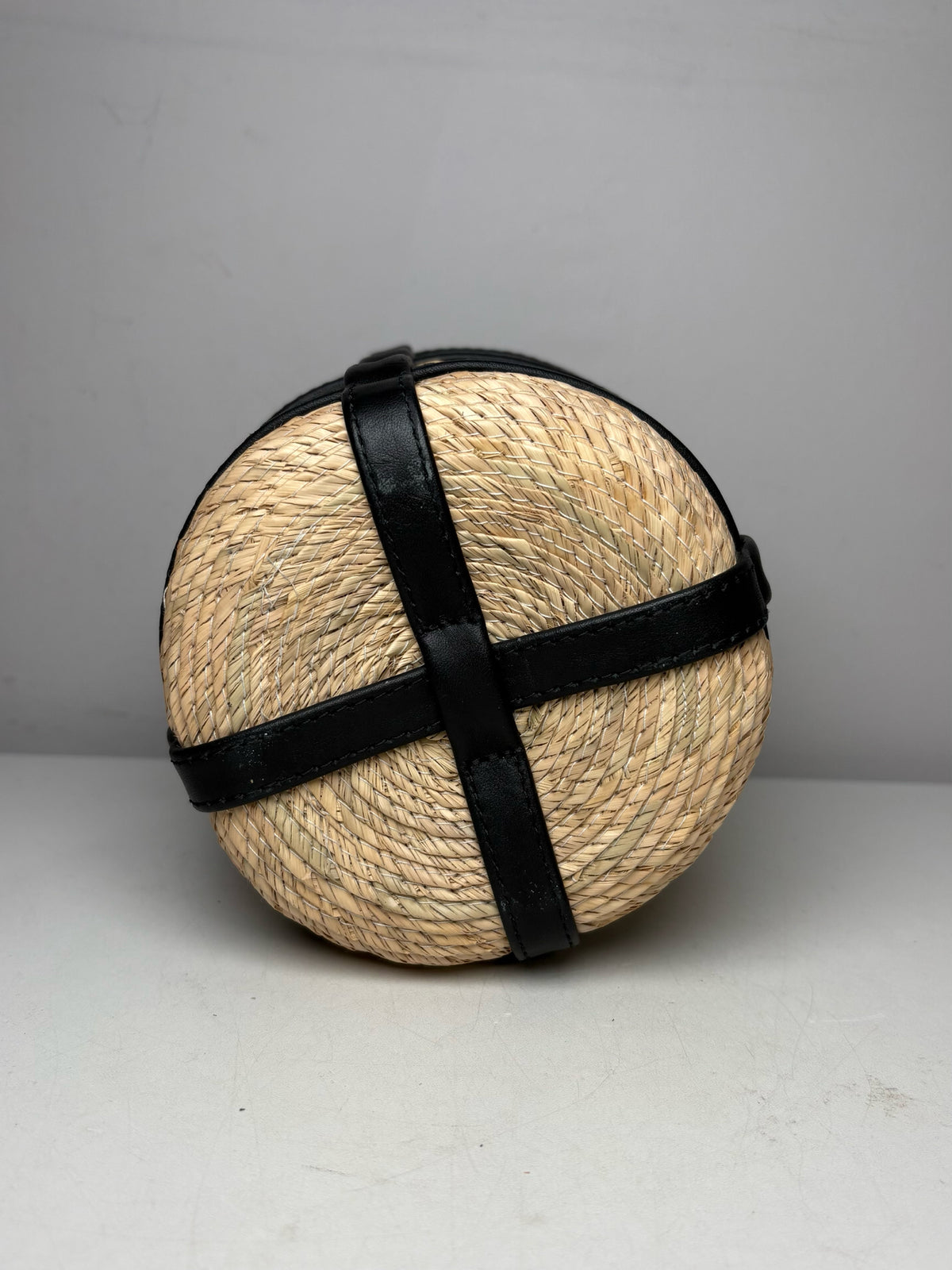 Women's Altuzarra Small Watermill Beige Woven Straw Black Leather Pre-Owned Bucket Bag