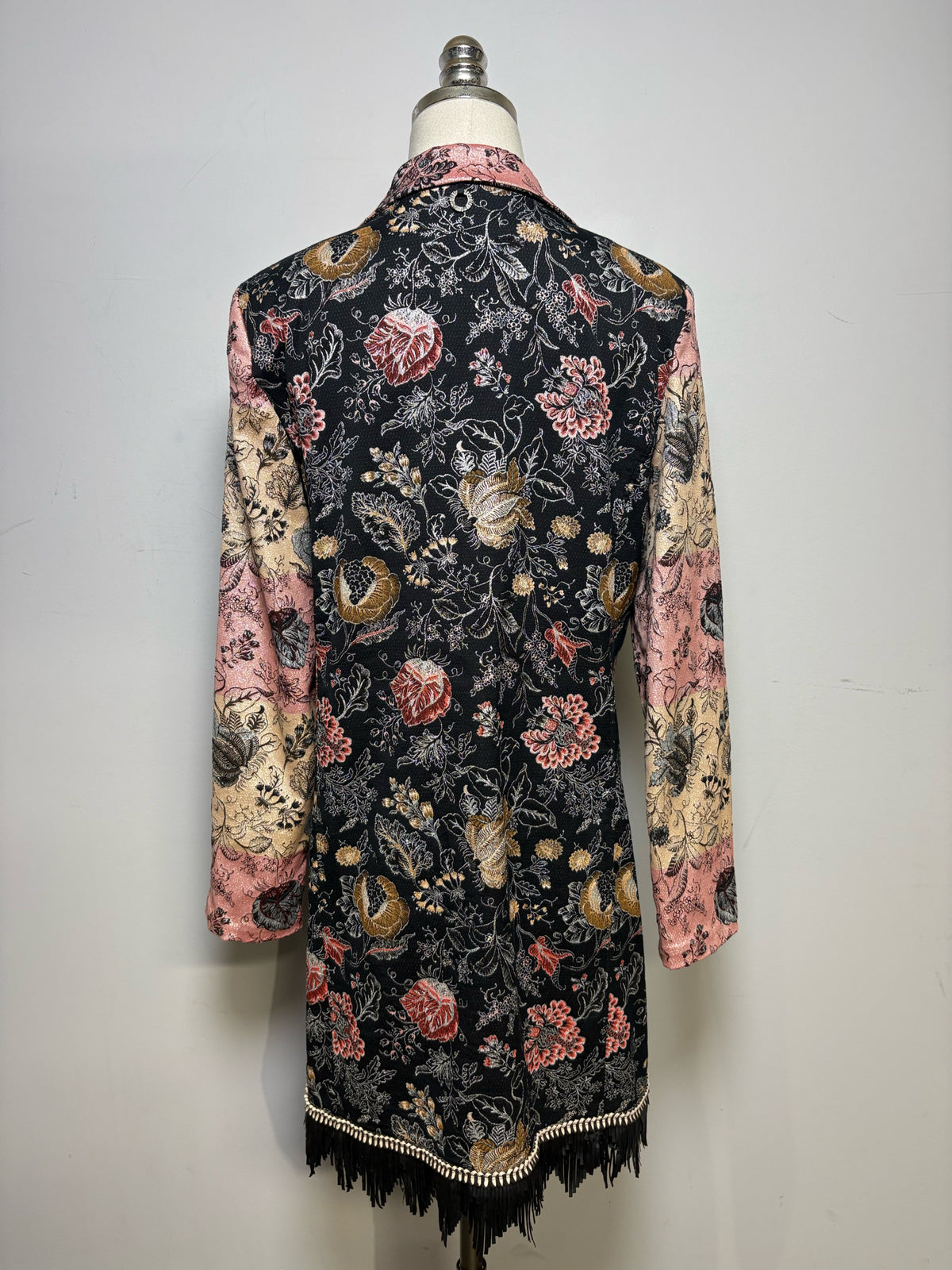 Women's Size XL Save the Queen Pink Black Gold Metallic Jacquard Pre-Owned Jacket