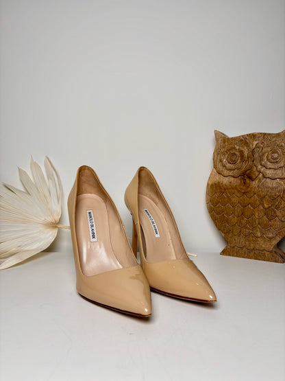 W Shoe Size 38 (7.5) Manolo Blahnik Tan Leather Patent Heels