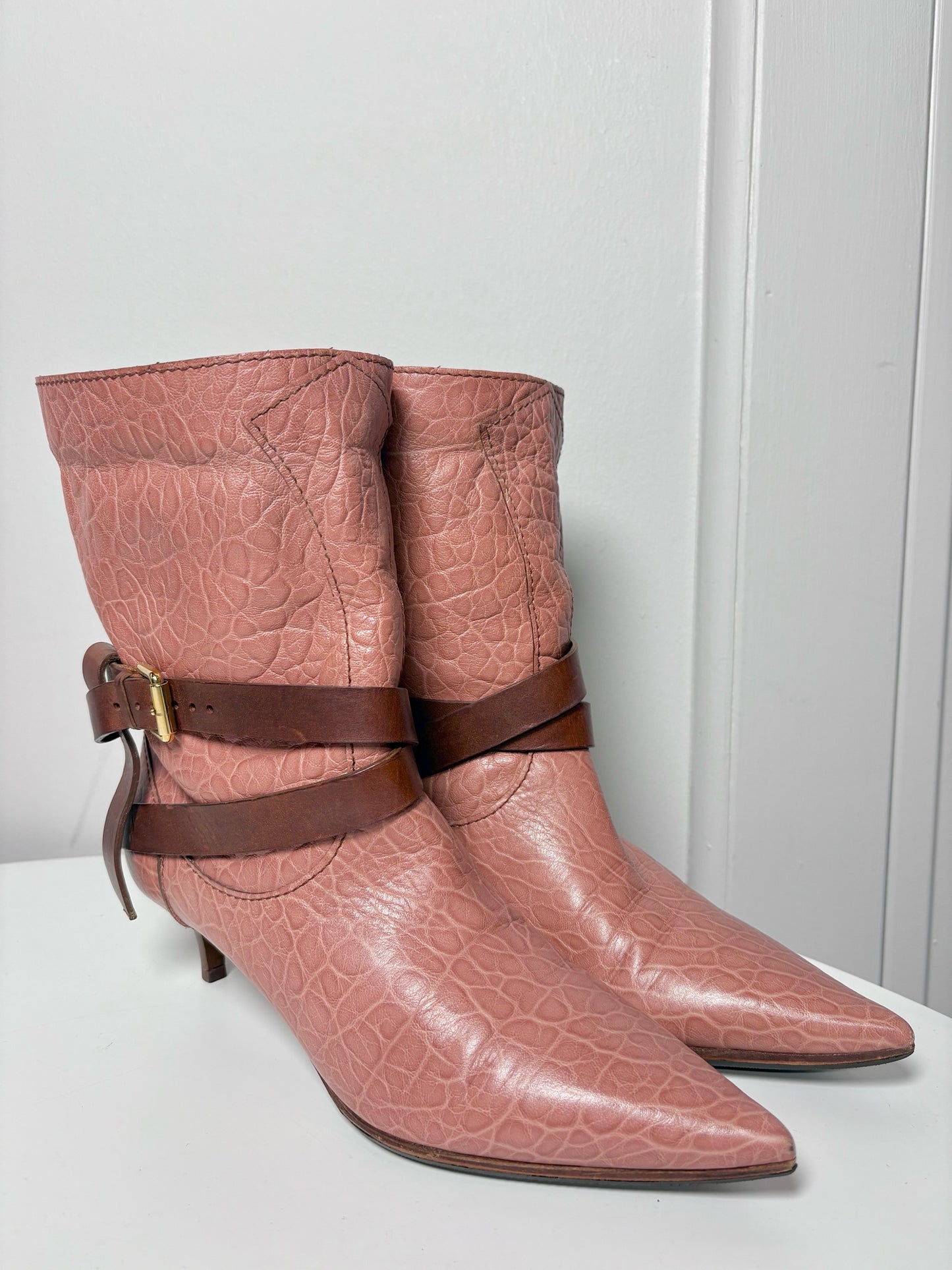 W Shoe Size 38.5 Louis Vuitton Pink Leather Boots